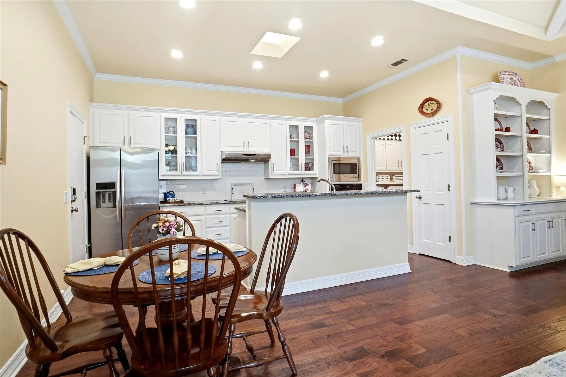 Eating area and hutch that was formally a wet bar cabinet and can be converted back.