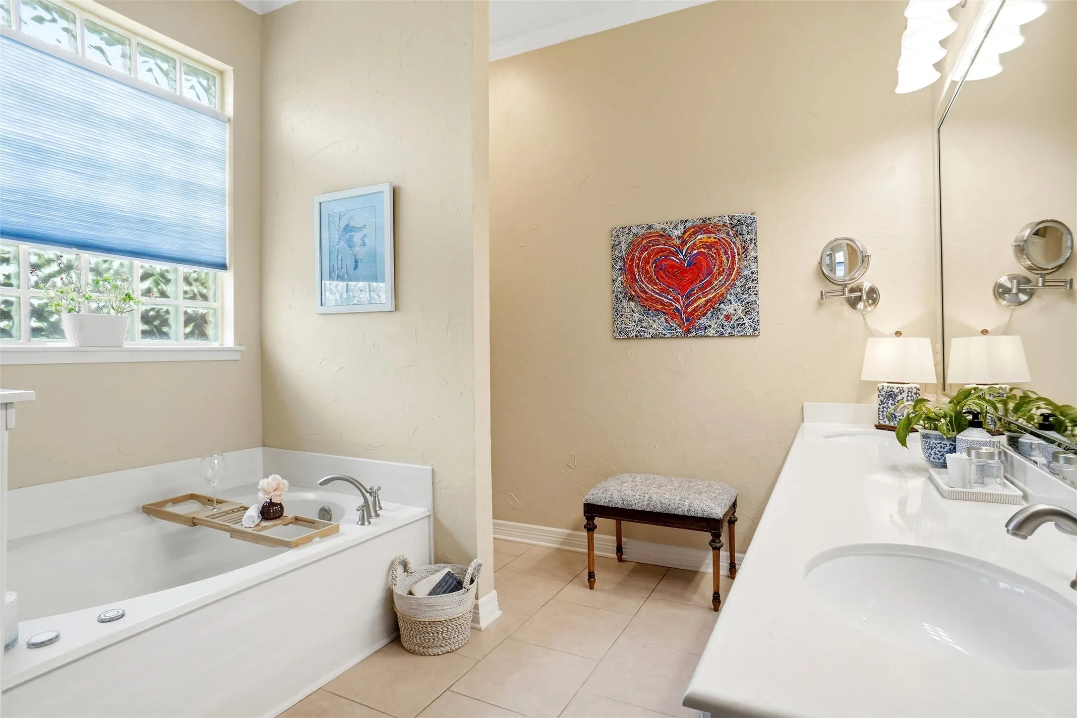 Jetted soaker tub.