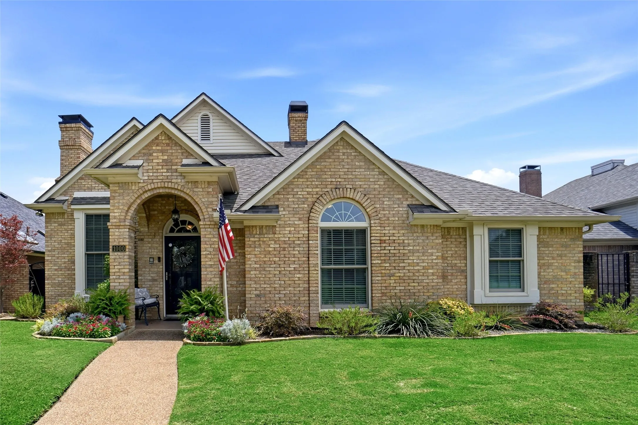 Single Family Residence For Sale in Dallas County , 1000 Murl Drive, Irving, Texas 75062, 3 Bedroom, 2 Bathroom, 2 Garage spaces, 2,122 Sqft, built in 1990, mls#21308616, Real Estate Agent in Irving, Homes For Sale in Dallas county, Homes For Sale in Irving, Realtor in Irving Texas, Real Estate Brokerage Independent Realty Texas, Luminita Cordes Realtor