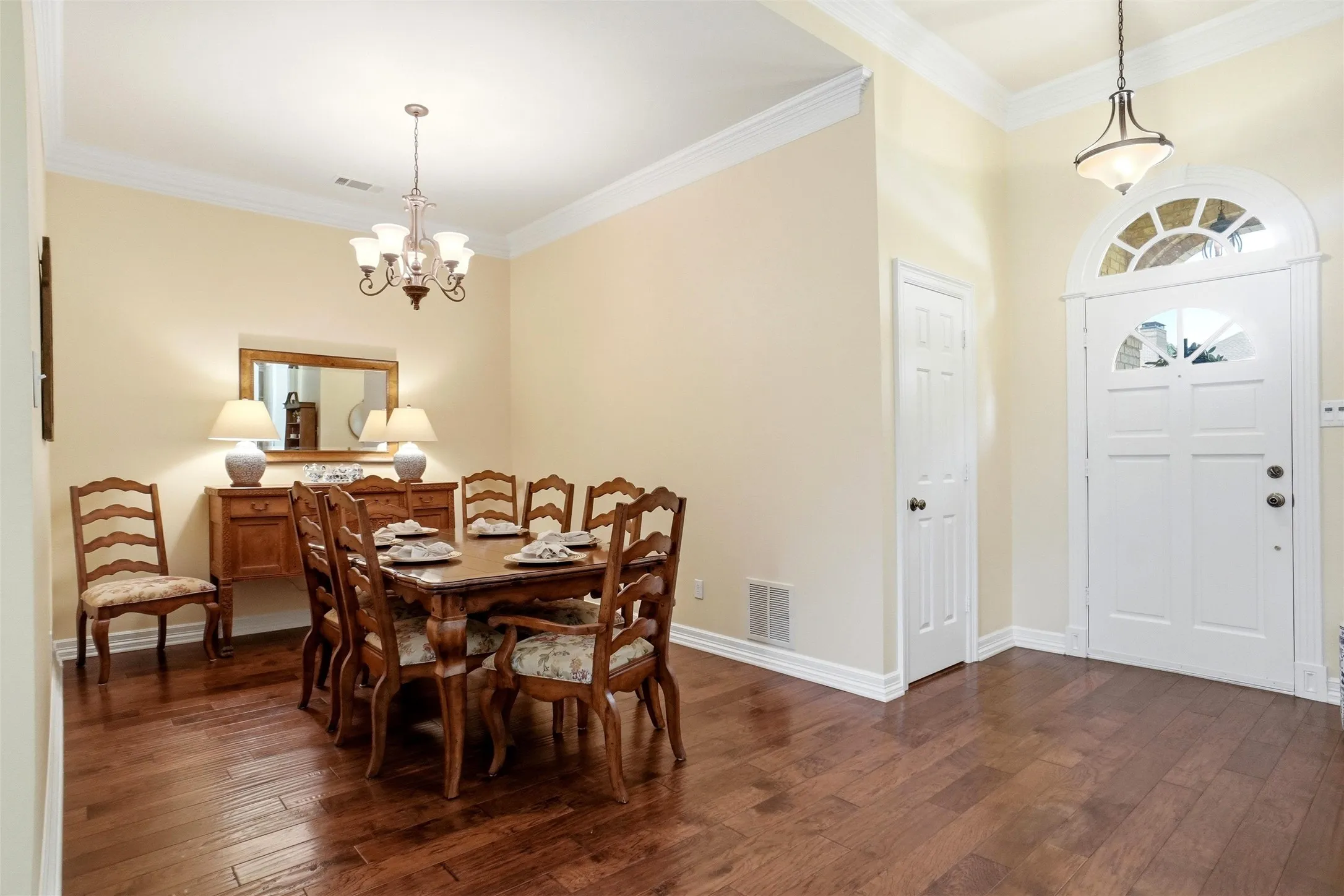 Crown molding and tall ceilings