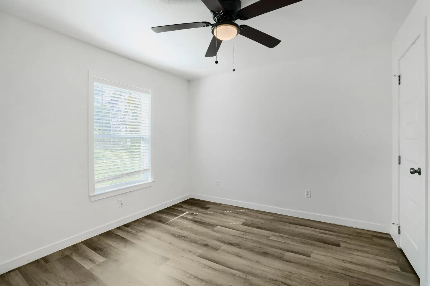 Single Family Residence For Sale in Dallas County , 3522 Kenilworth Street, Dallas, Texas 75210, 3 Bedroom, 2 Bathroom, Garage spaces, 1,064 Sqft, built in 1935, mls#21334342, Real Estate Agent in Dallas, Homes For Sale in Dallas county, Homes For Sale in Dallas, Realtor in Dallas Texas, Real Estate Brokerage Independent Realty Texas, Luminita Cordes Realtor