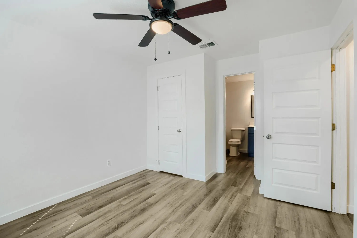 Single Family Residence For Sale in Dallas County , 3522 Kenilworth Street, Dallas, Texas 75210, 3 Bedroom, 2 Bathroom, Garage spaces, 1,064 Sqft, built in 1935, mls#21334342, Real Estate Agent in Dallas, Homes For Sale in Dallas county, Homes For Sale in Dallas, Realtor in Dallas Texas, Real Estate Brokerage Independent Realty Texas, Luminita Cordes Realtor