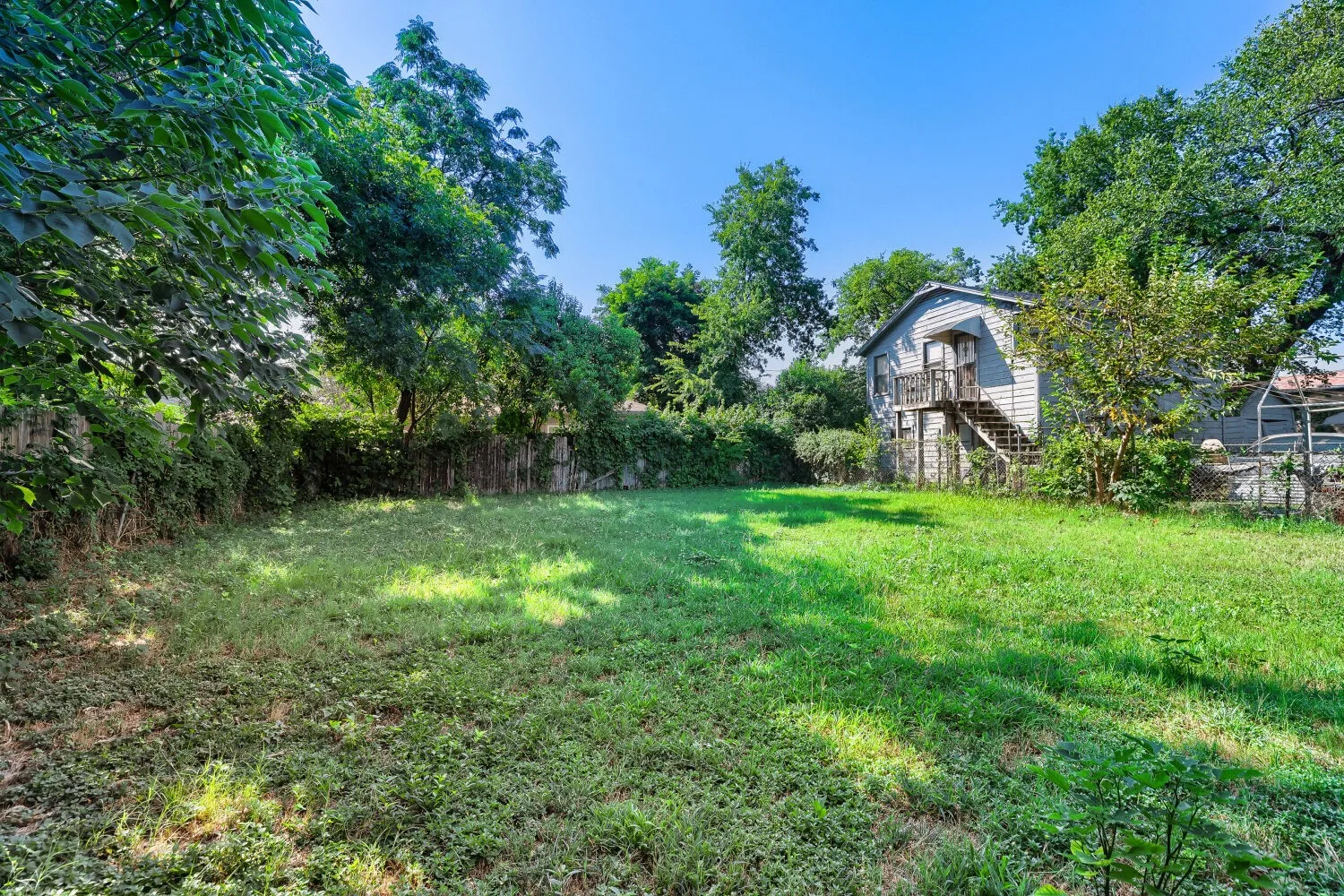 Single Family Residence For Sale in Dallas County , 3522 Kenilworth Street, Dallas, Texas 75210, 3 Bedroom, 2 Bathroom, Garage spaces, 1,064 Sqft, built in 1935, mls#21334342, Real Estate Agent in Dallas, Homes For Sale in Dallas county, Homes For Sale in Dallas, Realtor in Dallas Texas, Real Estate Brokerage Independent Realty Texas, Luminita Cordes Realtor