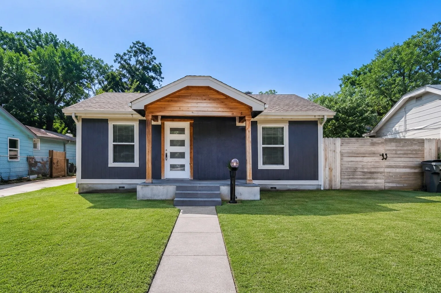 Single Family Residence For Sale in Dallas County , 3522 Kenilworth Street, Dallas, Texas 75210, 3 Bedroom, 2 Bathroom, Garage spaces, 1,064 Sqft, built in 1935, mls#21334342, Real Estate Agent in Dallas, Homes For Sale in Dallas county, Homes For Sale in Dallas, Realtor in Dallas Texas, Real Estate Brokerage Independent Realty Texas, Luminita Cordes Realtor