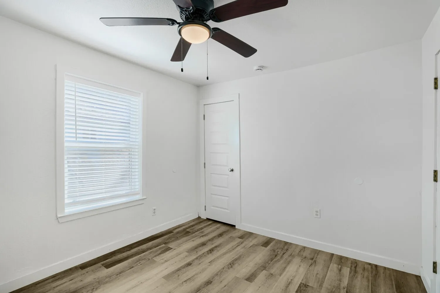Single Family Residence For Sale in Dallas County , 3522 Kenilworth Street, Dallas, Texas 75210, 3 Bedroom, 2 Bathroom, Garage spaces, 1,064 Sqft, built in 1935, mls#21334342, Real Estate Agent in Dallas, Homes For Sale in Dallas county, Homes For Sale in Dallas, Realtor in Dallas Texas, Real Estate Brokerage Independent Realty Texas, Luminita Cordes Realtor