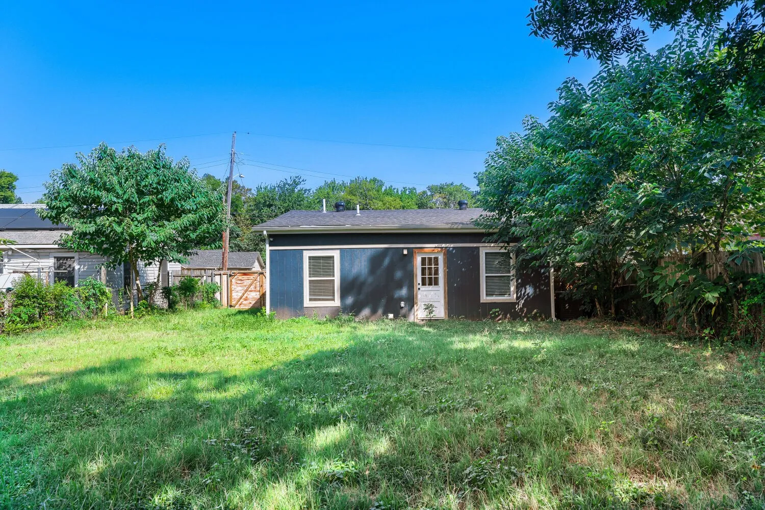 Single Family Residence For Sale in Dallas County , 3522 Kenilworth Street, Dallas, Texas 75210, 3 Bedroom, 2 Bathroom, Garage spaces, 1,064 Sqft, built in 1935, mls#21334342, Real Estate Agent in Dallas, Homes For Sale in Dallas county, Homes For Sale in Dallas, Realtor in Dallas Texas, Real Estate Brokerage Independent Realty Texas, Luminita Cordes Realtor