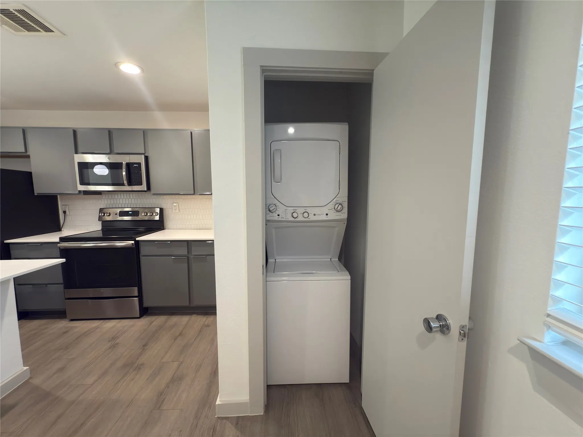 Apartment For Rent in Dallas County , 4526 Munger Avenue 105, Dallas, Texas 75204, 1 Bedroom, 1 Bathroom, Garage spaces, 512 Sqft, built in 1958, mls#21340706, Real Estate Agent in Dallas, Homes For Rent in Dallas county, Homes For Rent in Dallas, Realtor in Dallas Texas, Real Estate Brokerage Independent Realty Texas, Luminita Cordes Realtor