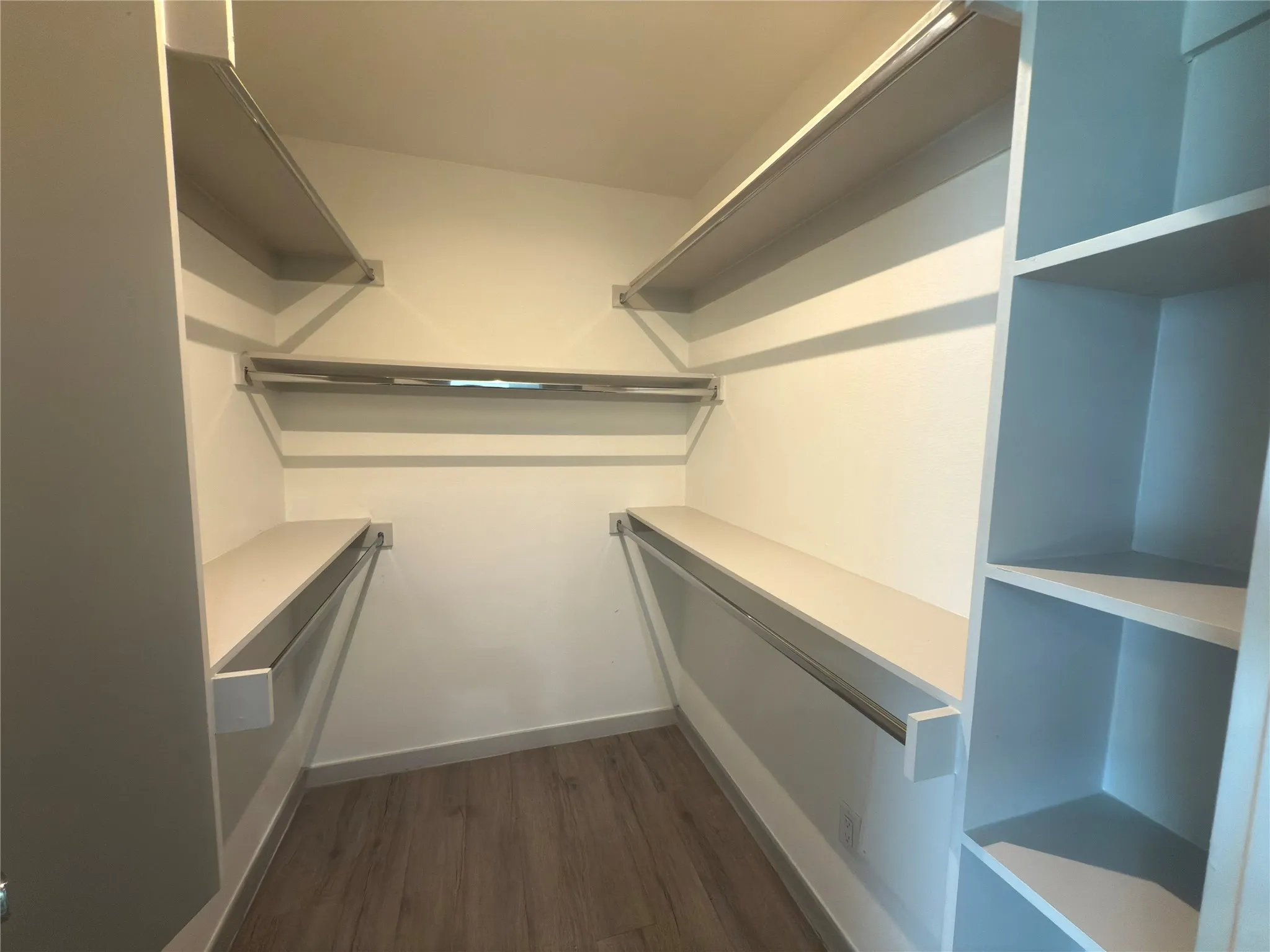 Apartment For Rent in Dallas County , 4526 Munger Avenue 105, Dallas, Texas 75204, 1 Bedroom, 1 Bathroom, Garage spaces, 512 Sqft, built in 1958, mls#21340706, Real Estate Agent in Dallas, Homes For Rent in Dallas county, Homes For Rent in Dallas, Realtor in Dallas Texas, Real Estate Brokerage Independent Realty Texas, Luminita Cordes Realtor