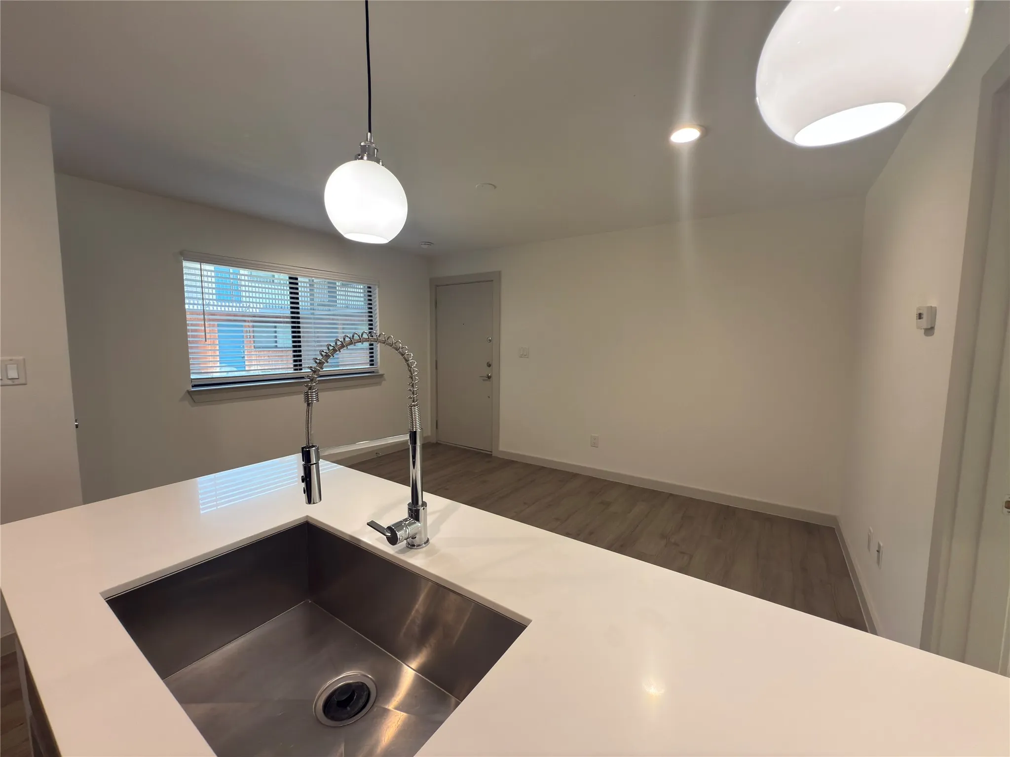Apartment For Rent in Dallas County , 4526 Munger Avenue 105, Dallas, Texas 75204, 1 Bedroom, 1 Bathroom, Garage spaces, 512 Sqft, built in 1958, mls#21340706, Real Estate Agent in Dallas, Homes For Rent in Dallas county, Homes For Rent in Dallas, Realtor in Dallas Texas, Real Estate Brokerage Independent Realty Texas, Luminita Cordes Realtor