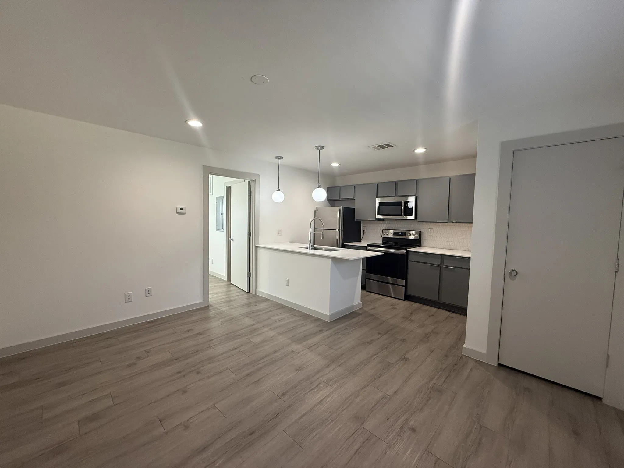 Apartment For Rent in Dallas County , 4526 Munger Avenue 105, Dallas, Texas 75204, 1 Bedroom, 1 Bathroom, Garage spaces, 512 Sqft, built in 1958, mls#21340706, Real Estate Agent in Dallas, Homes For Rent in Dallas county, Homes For Rent in Dallas, Realtor in Dallas Texas, Real Estate Brokerage Independent Realty Texas, Luminita Cordes Realtor
