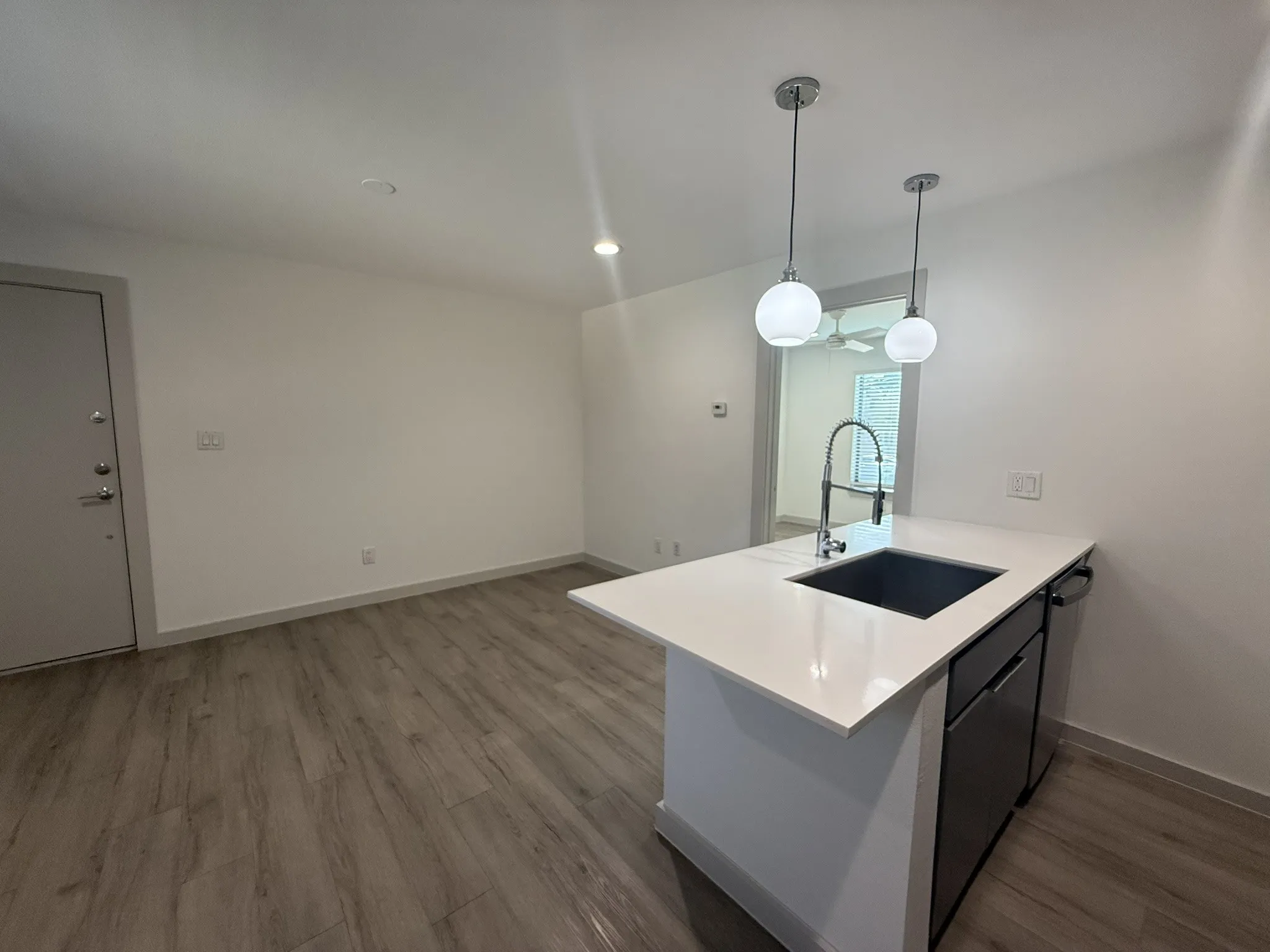 Apartment For Rent in Dallas County , 4526 Munger Avenue 105, Dallas, Texas 75204, 1 Bedroom, 1 Bathroom, Garage spaces, 512 Sqft, built in 1958, mls#21340706, Real Estate Agent in Dallas, Homes For Rent in Dallas county, Homes For Rent in Dallas, Realtor in Dallas Texas, Real Estate Brokerage Independent Realty Texas, Luminita Cordes Realtor