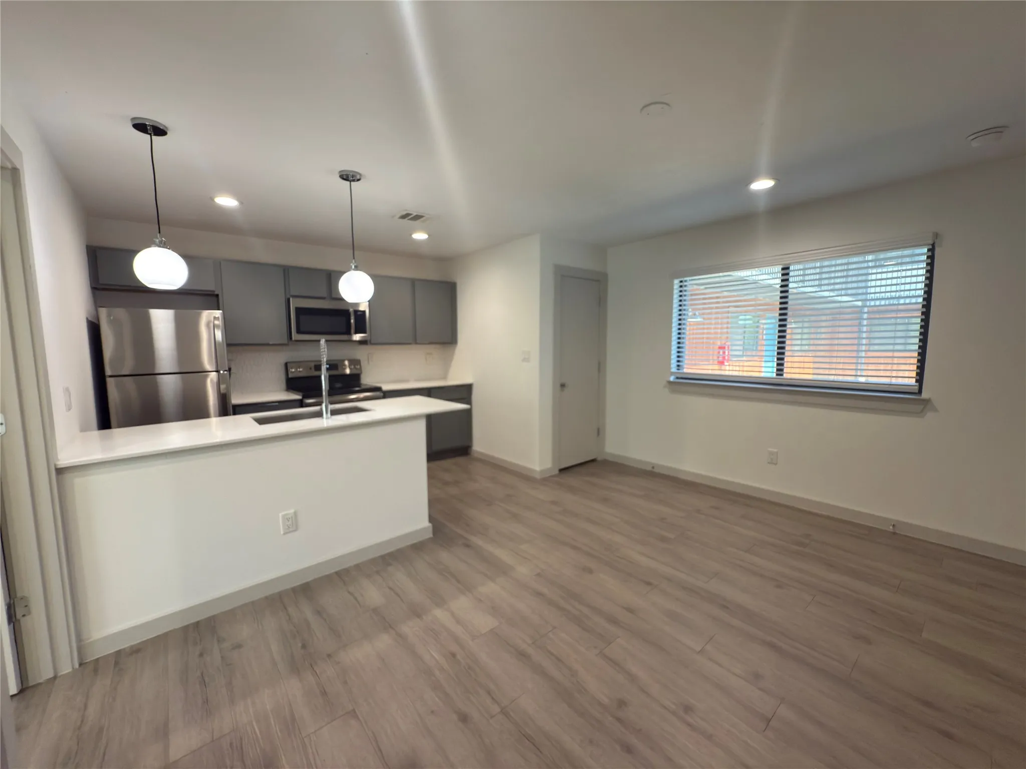 Apartment For Rent in Dallas County , 4526 Munger Avenue 105, Dallas, Texas 75204, 1 Bedroom, 1 Bathroom, Garage spaces, 512 Sqft, built in 1958, mls#21340706, Real Estate Agent in Dallas, Homes For Rent in Dallas county, Homes For Rent in Dallas, Realtor in Dallas Texas, Real Estate Brokerage Independent Realty Texas, Luminita Cordes Realtor