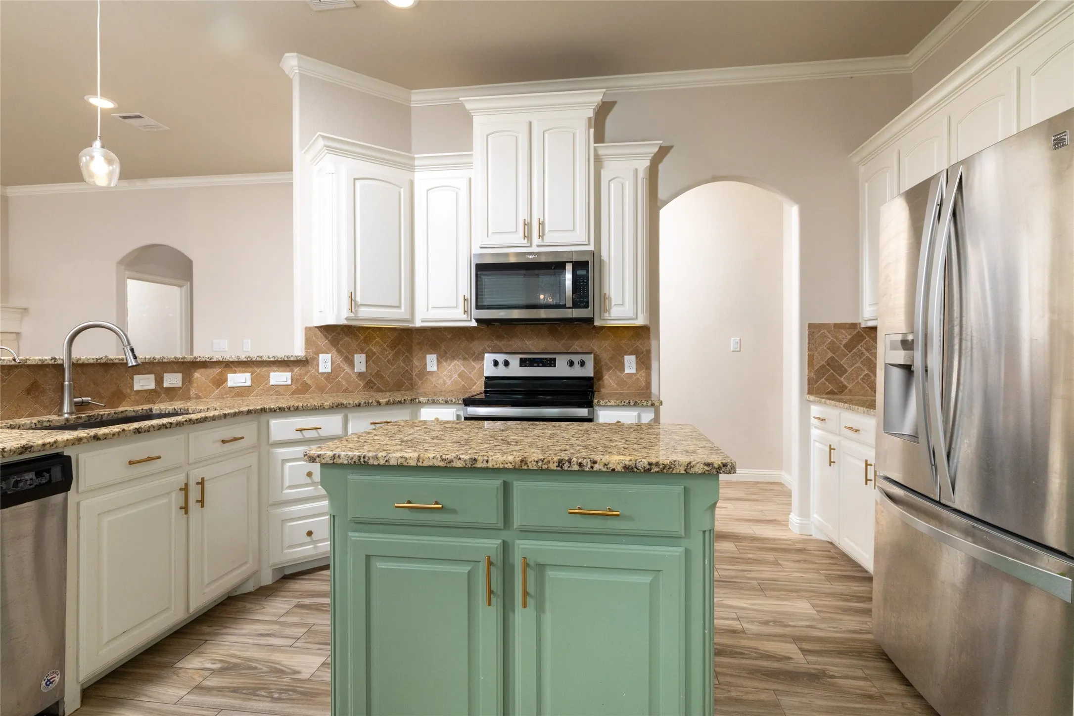 Single Family Residence For Sale in Johnson County , 205 Harp Avenue, Godley, Texas 76044, 3 Bedroom, 2 Bathroom, 2 Garage spaces, 2,010 Sqft, built in 2019, mls#21338596, Real Estate Agent in Godley, Homes For Sale in Johnson county, Homes For Sale in Godley, Realtor in Godley Texas, Real Estate Brokerage Independent Realty Texas, Luminita Cordes Realtor