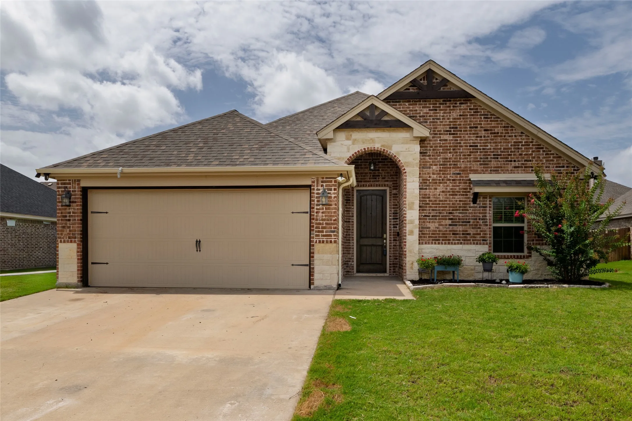 Single Family Residence For Sale in Johnson County , 205 Harp Avenue, Godley, Texas 76044, 3 Bedroom, 2 Bathroom, 2 Garage spaces, 2,010 Sqft, built in 2019, mls#21338596, Real Estate Agent in Godley, Homes For Sale in Johnson county, Homes For Sale in Godley, Realtor in Godley Texas, Real Estate Brokerage Independent Realty Texas, Luminita Cordes Realtor