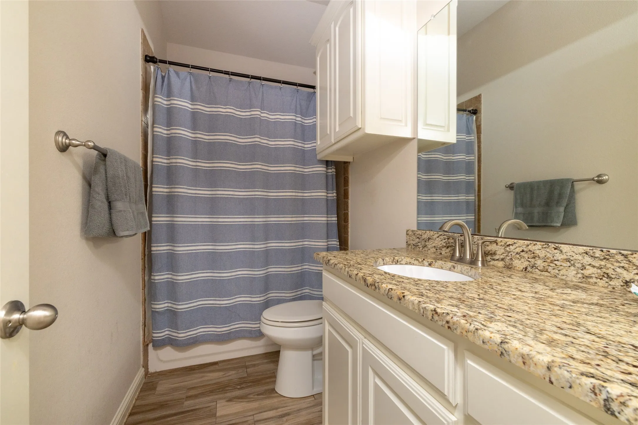 Single Family Residence For Sale in Johnson County , 205 Harp Avenue, Godley, Texas 76044, 3 Bedroom, 2 Bathroom, 2 Garage spaces, 2,010 Sqft, built in 2019, mls#21338596, Real Estate Agent in Godley, Homes For Sale in Johnson county, Homes For Sale in Godley, Realtor in Godley Texas, Real Estate Brokerage Independent Realty Texas, Luminita Cordes Realtor