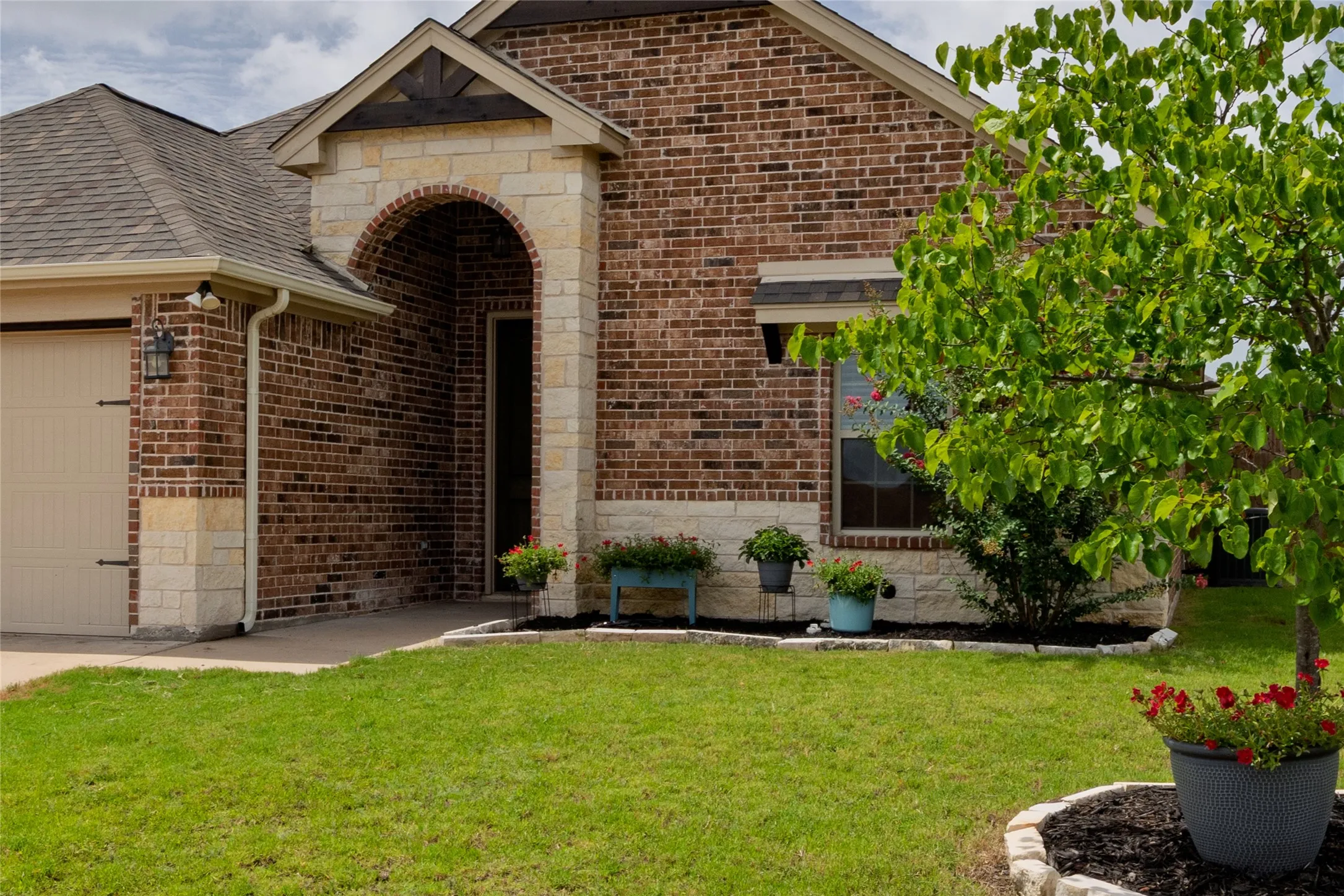 Single Family Residence For Sale in Johnson County , 205 Harp Avenue, Godley, Texas 76044, 3 Bedroom, 2 Bathroom, 2 Garage spaces, 2,010 Sqft, built in 2019, mls#21338596, Real Estate Agent in Godley, Homes For Sale in Johnson county, Homes For Sale in Godley, Realtor in Godley Texas, Real Estate Brokerage Independent Realty Texas, Luminita Cordes Realtor