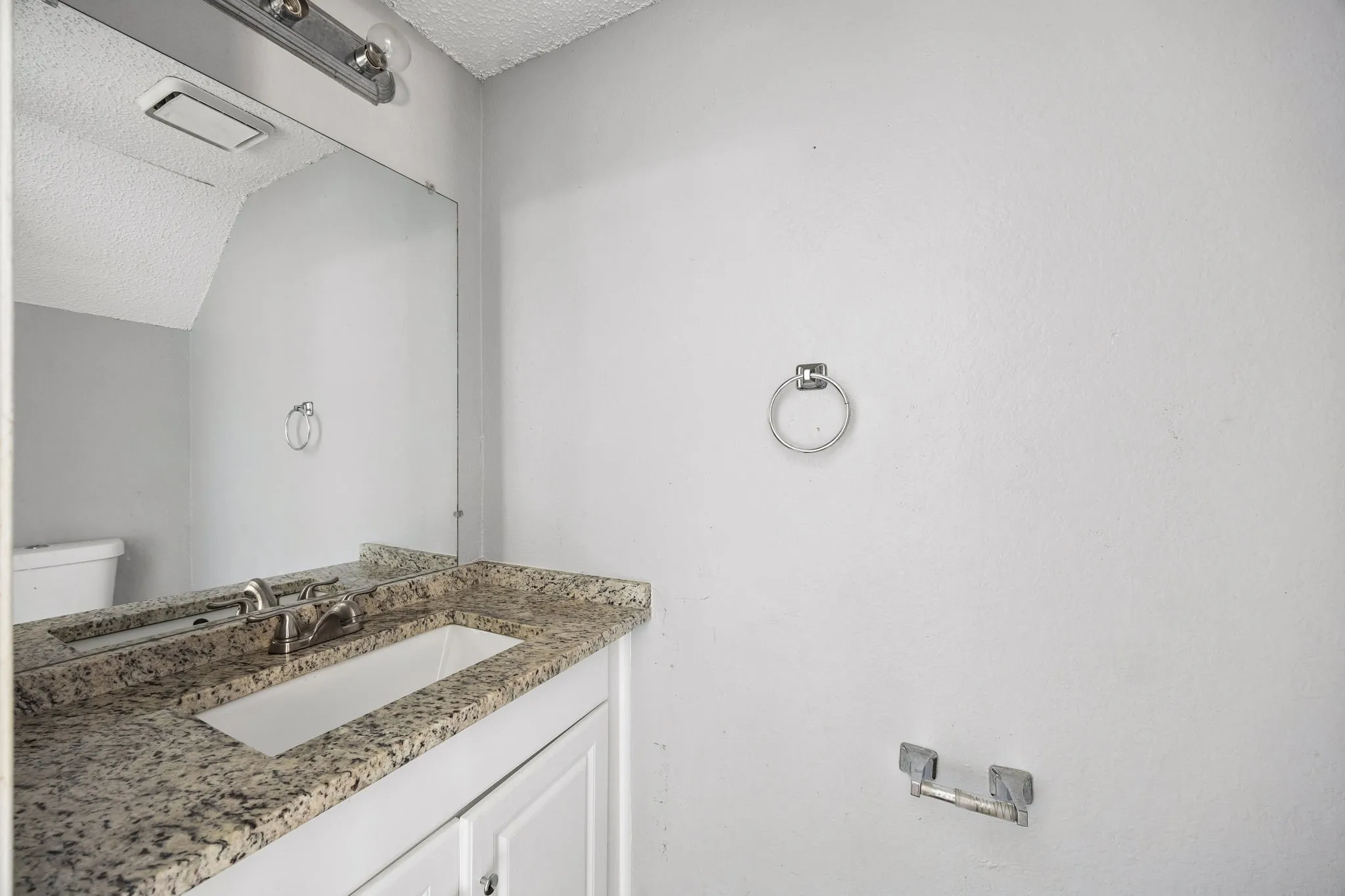 Townhouse For Sale in Dallas County , 2244 Aspen Drive, Dallas, Texas 75227, 2 Bedrooms, 2 Bathrooms, Garage spaces, 915 Sqft, built in 1983, Price $105,000, mls#21335215, Real Estate Agent in Dallas, Homes For Sale in Dallas county, Homes For Sale in Dallas, Realtor in Dallas Texas, Real Estate Brokerage Independent Realty Texas, Luminita Cordes Realtor