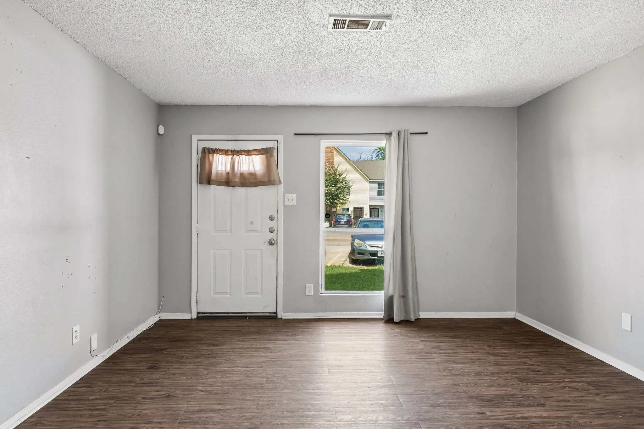 Townhouse For Sale in Dallas County , 2244 Aspen Drive, Dallas, Texas 75227, 2 Bedrooms, 2 Bathrooms, Garage spaces, 915 Sqft, built in 1983, Price $105,000, mls#21335215, Real Estate Agent in Dallas, Homes For Sale in Dallas county, Homes For Sale in Dallas, Realtor in Dallas Texas, Real Estate Brokerage Independent Realty Texas, Luminita Cordes Realtor