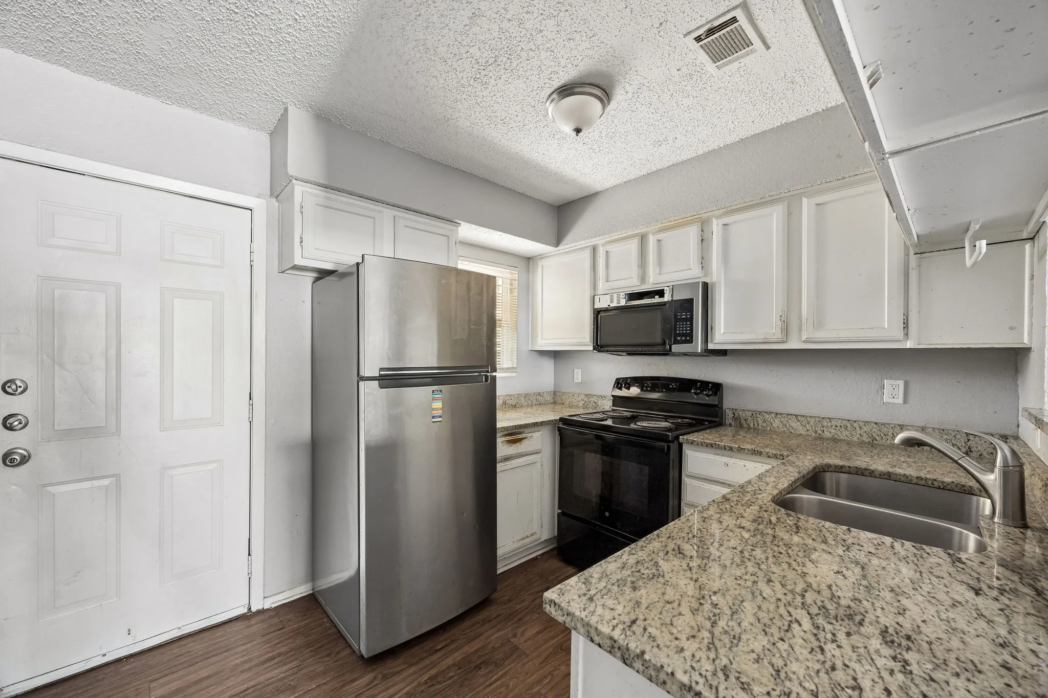 Townhouse For Sale in Dallas County , 2244 Aspen Drive, Dallas, Texas 75227, 2 Bedrooms, 2 Bathrooms, Garage spaces, 915 Sqft, built in 1983, Price $105,000, mls#21335215, Real Estate Agent in Dallas, Homes For Sale in Dallas county, Homes For Sale in Dallas, Realtor in Dallas Texas, Real Estate Brokerage Independent Realty Texas, Luminita Cordes Realtor