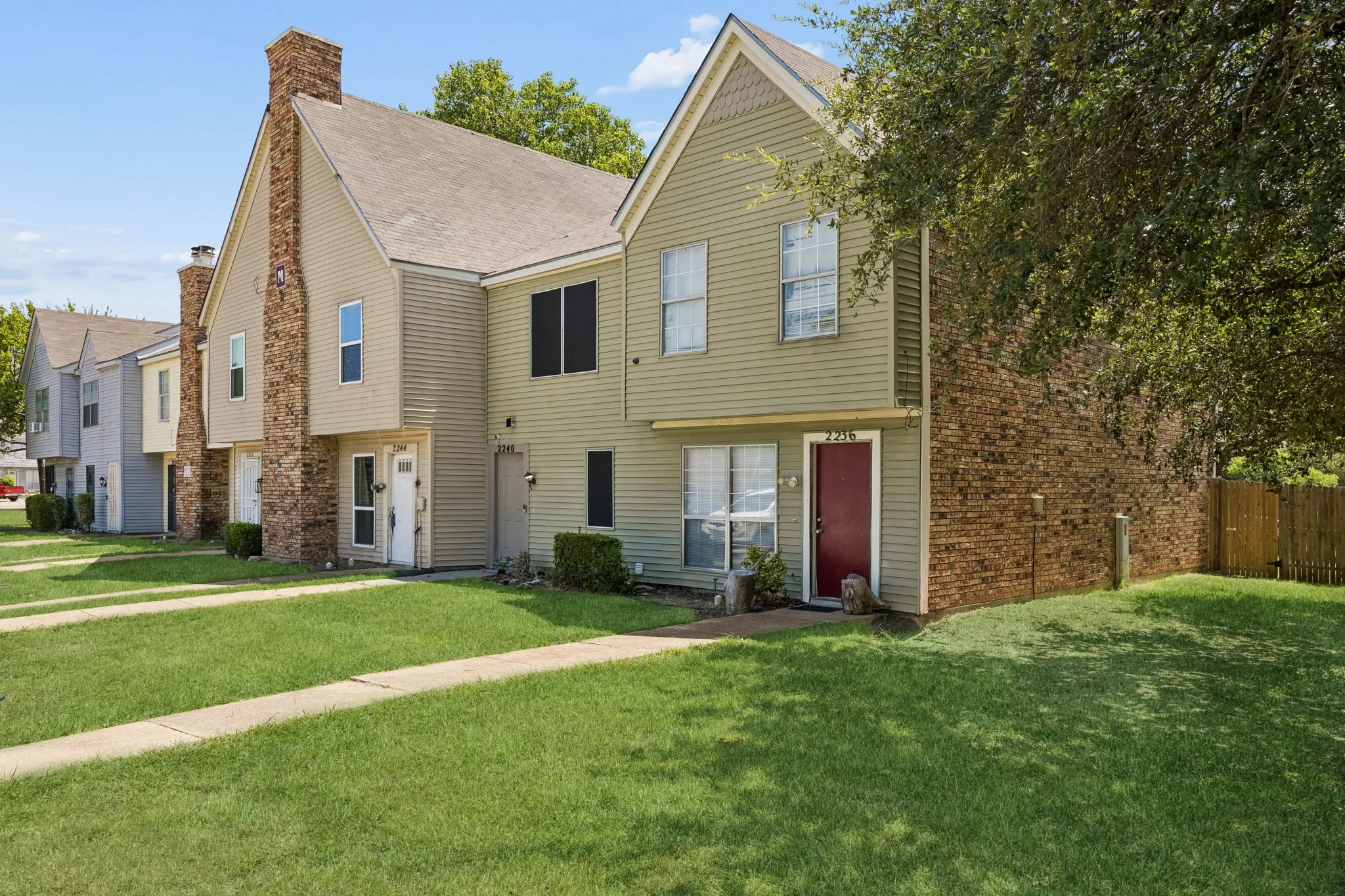 Townhouse For Sale in Dallas County , 2244 Aspen Drive, Dallas, Texas 75227, 2 Bedrooms, 2 Bathrooms, Garage spaces, 915 Sqft, built in 1983, Price $105,000, mls#21335215, Real Estate Agent in Dallas, Homes For Sale in Dallas county, Homes For Sale in Dallas, Realtor in Dallas Texas, Real Estate Brokerage Independent Realty Texas, Luminita Cordes Realtor