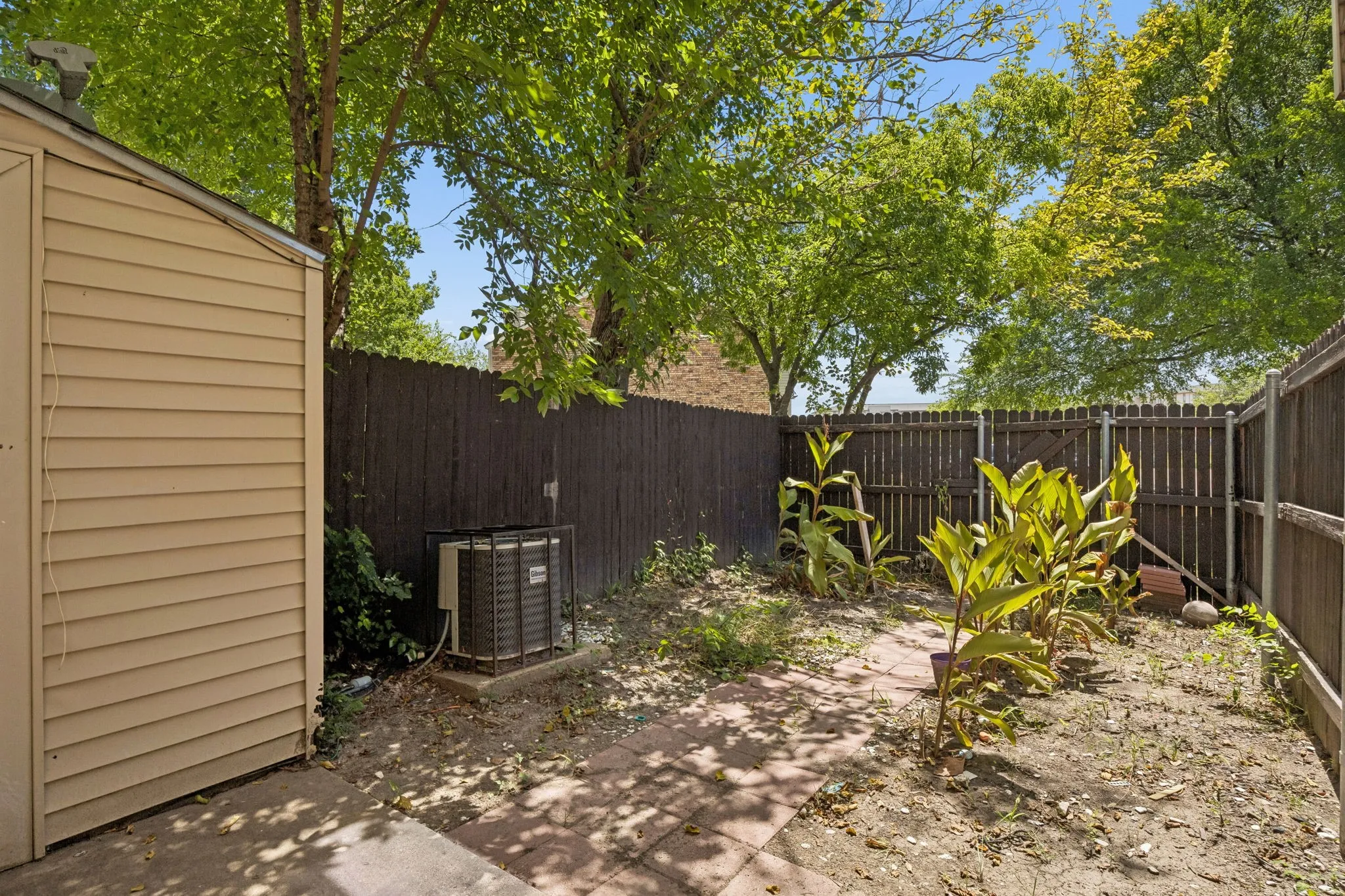 Townhouse For Sale in Dallas County , 2244 Aspen Drive, Dallas, Texas 75227, 2 Bedrooms, 2 Bathrooms, Garage spaces, 915 Sqft, built in 1983, Price $105,000, mls#21335215, Real Estate Agent in Dallas, Homes For Sale in Dallas county, Homes For Sale in Dallas, Realtor in Dallas Texas, Real Estate Brokerage Independent Realty Texas, Luminita Cordes Realtor