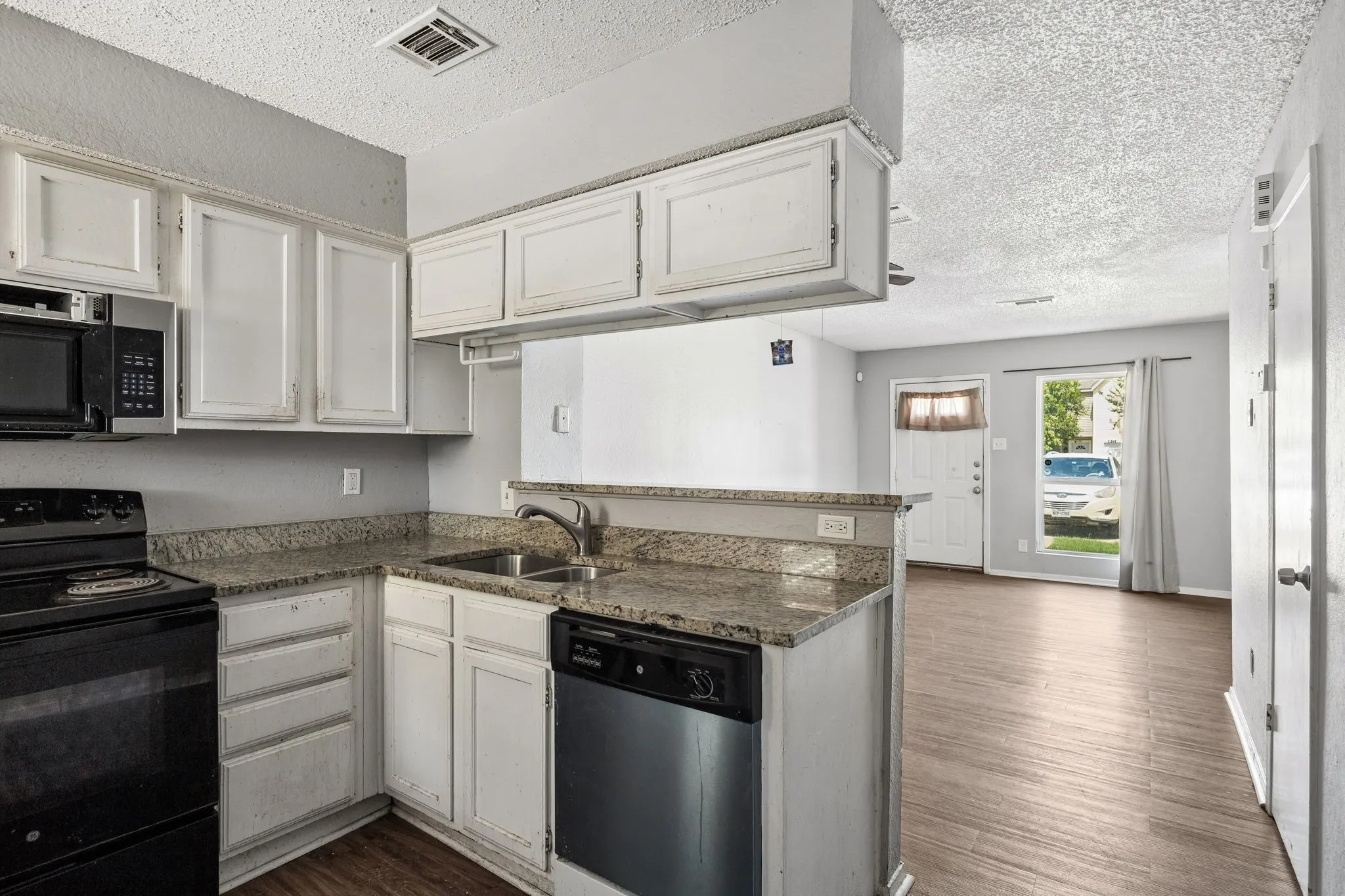 Townhouse For Sale in Dallas County , 2244 Aspen Drive, Dallas, Texas 75227, 2 Bedrooms, 2 Bathrooms, Garage spaces, 915 Sqft, built in 1983, Price $105,000, mls#21335215, Real Estate Agent in Dallas, Homes For Sale in Dallas county, Homes For Sale in Dallas, Realtor in Dallas Texas, Real Estate Brokerage Independent Realty Texas, Luminita Cordes Realtor