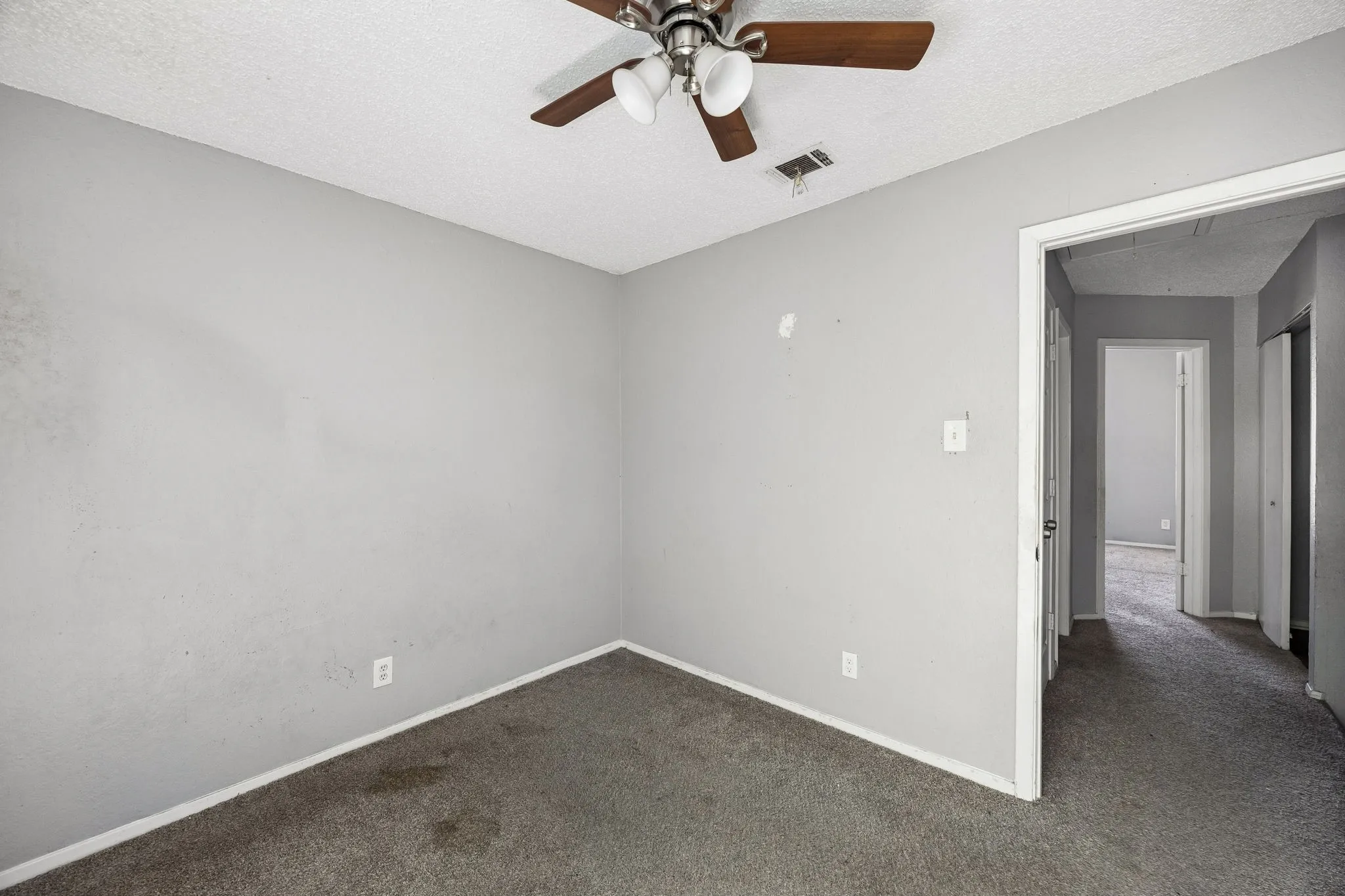 Townhouse For Sale in Dallas County , 2244 Aspen Drive, Dallas, Texas 75227, 2 Bedrooms, 2 Bathrooms, Garage spaces, 915 Sqft, built in 1983, Price $105,000, mls#21335215, Real Estate Agent in Dallas, Homes For Sale in Dallas county, Homes For Sale in Dallas, Realtor in Dallas Texas, Real Estate Brokerage Independent Realty Texas, Luminita Cordes Realtor