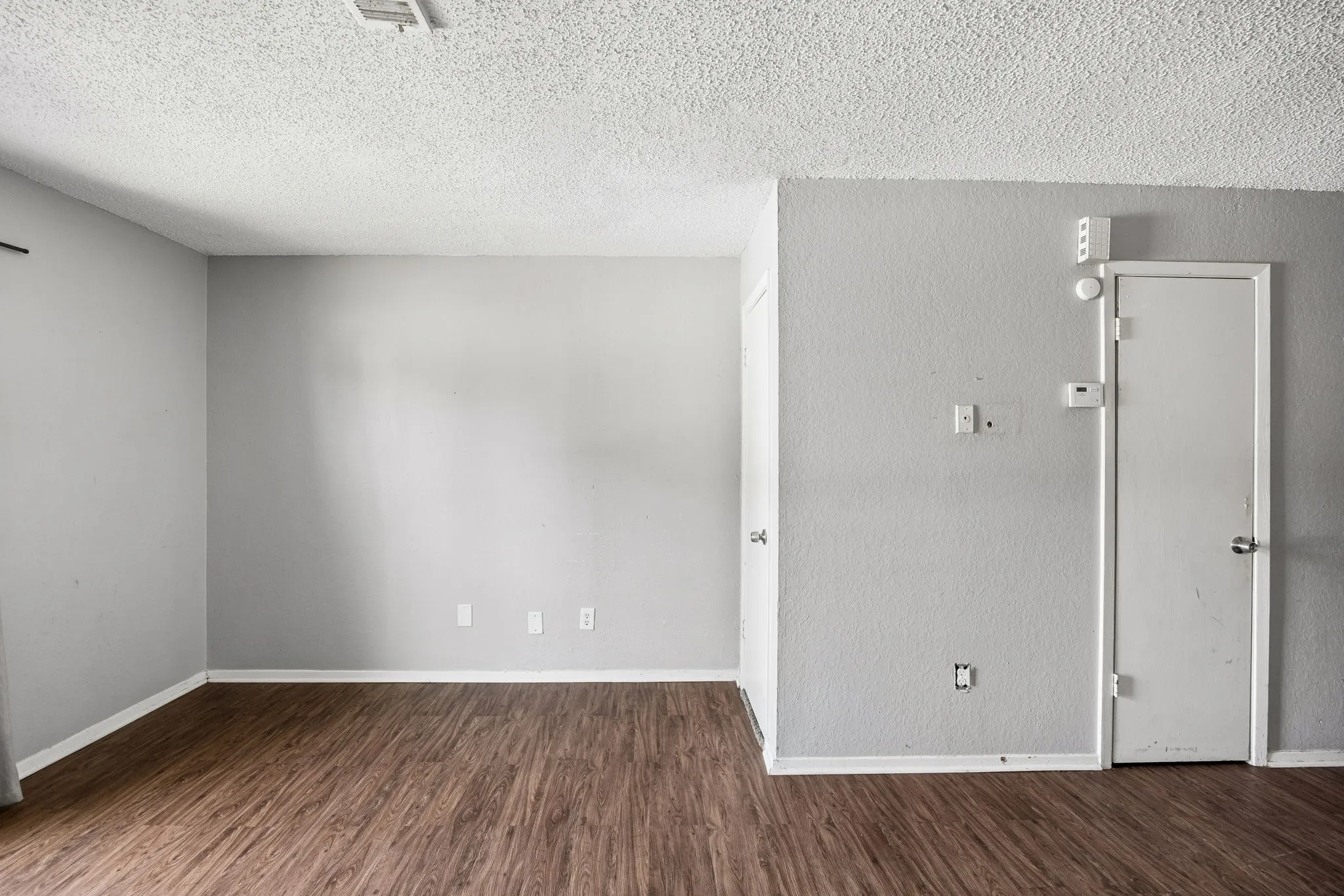 Townhouse For Sale in Dallas County , 2244 Aspen Drive, Dallas, Texas 75227, 2 Bedrooms, 2 Bathrooms, Garage spaces, 915 Sqft, built in 1983, Price $105,000, mls#21335215, Real Estate Agent in Dallas, Homes For Sale in Dallas county, Homes For Sale in Dallas, Realtor in Dallas Texas, Real Estate Brokerage Independent Realty Texas, Luminita Cordes Realtor