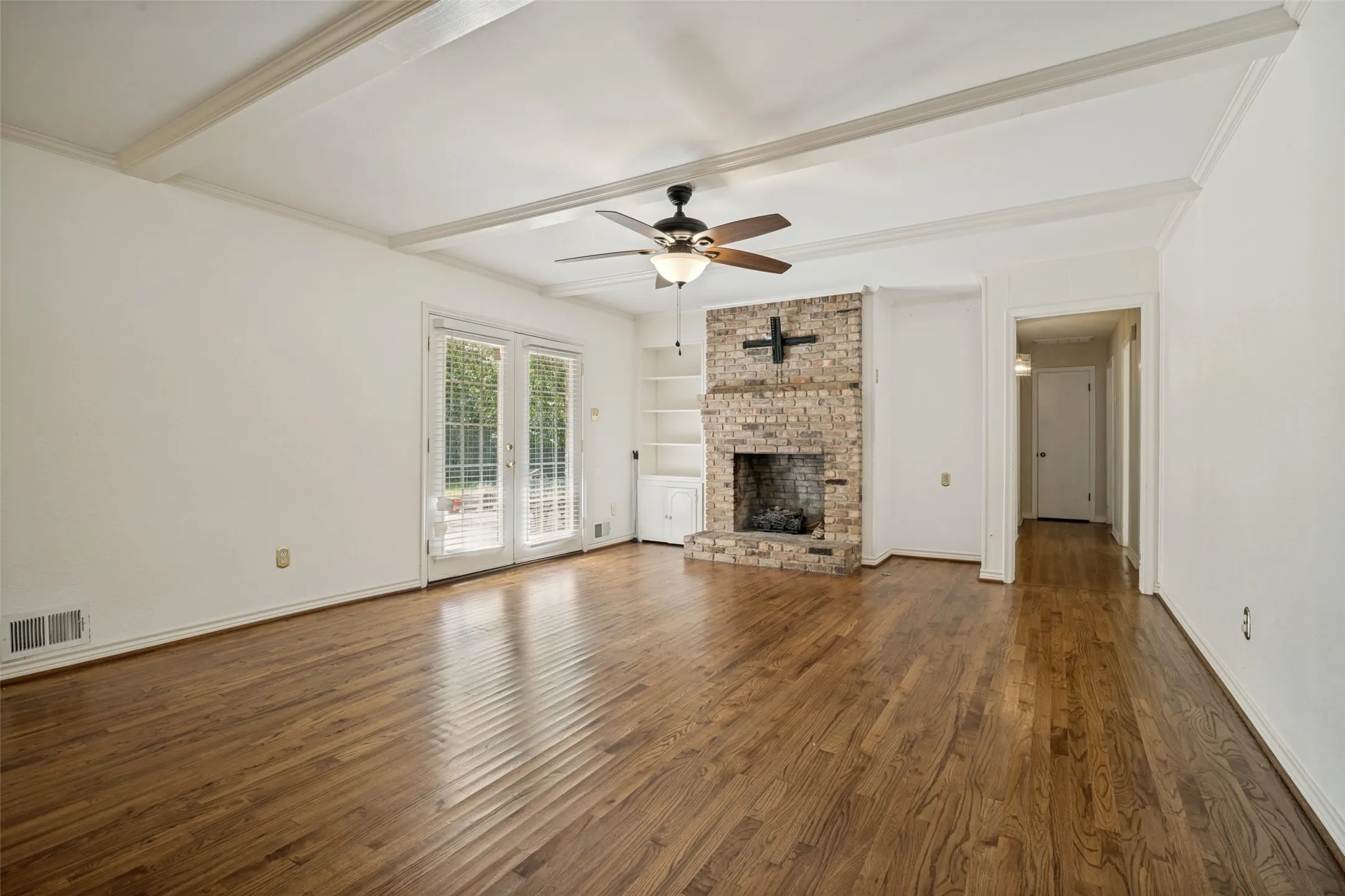 Single Family Residence For Sale in Dallas County , 3506 Ridgedale Drive, Garland, Texas 75041, 3 Bedroom, 2 Bathroom, 2 Garage spaces, 1,582 Sqft, built in 1960, mls#21340516, Real Estate Agent in Garland, Homes For Sale in Dallas county, Homes For Sale in Garland, Realtor in Garland Texas, Real Estate Brokerage Independent Realty Texas, Luminita Cordes Realtor