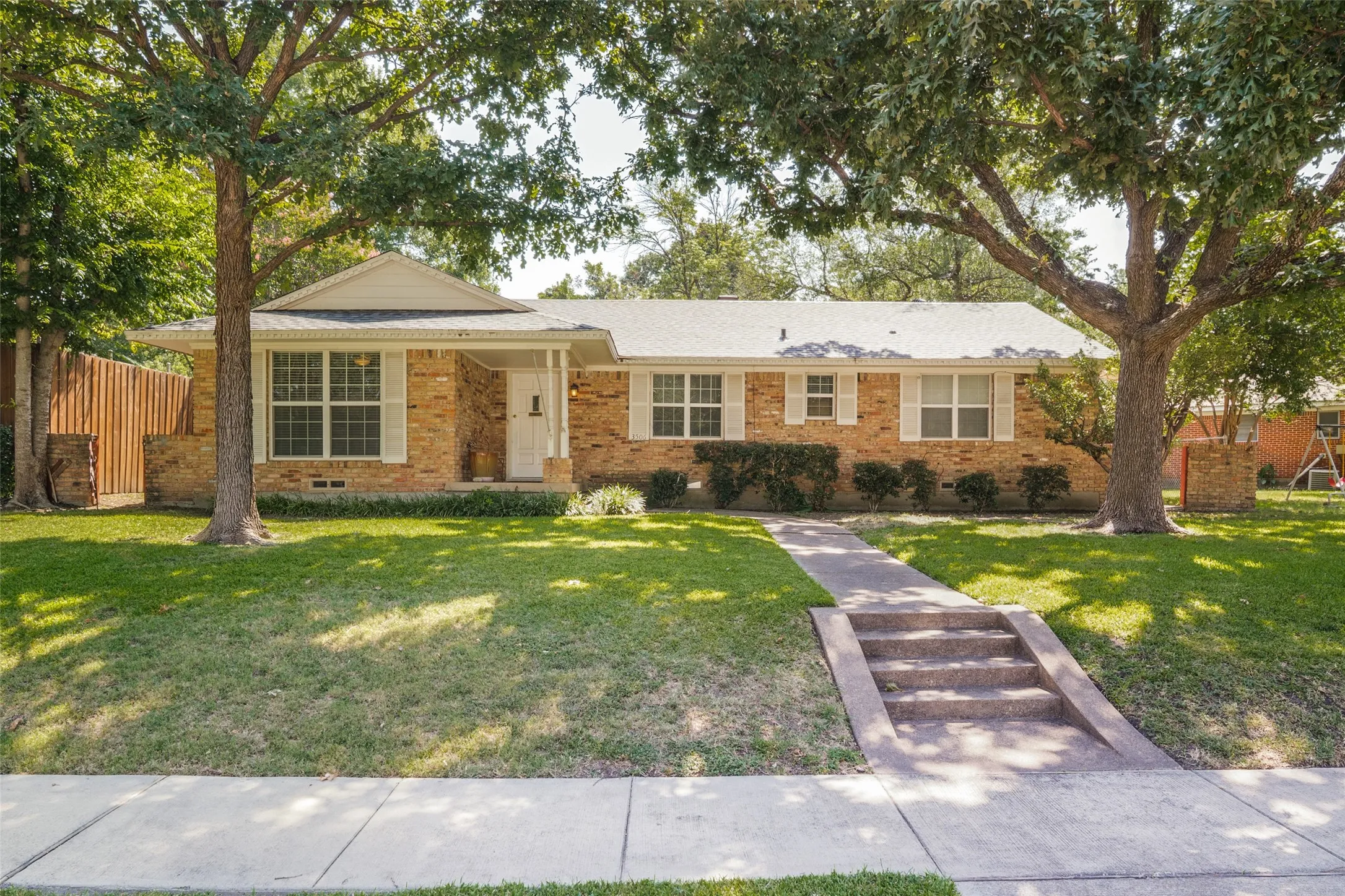 Single Family Residence For Sale in Dallas County , 3506 Ridgedale Drive, Garland, Texas 75041, 3 Bedroom, 2 Bathroom, 2 Garage spaces, 1,582 Sqft, built in 1960, mls#21340516, Real Estate Agent in Garland, Homes For Sale in Dallas county, Homes For Sale in Garland, Realtor in Garland Texas, Real Estate Brokerage Independent Realty Texas, Luminita Cordes Realtor