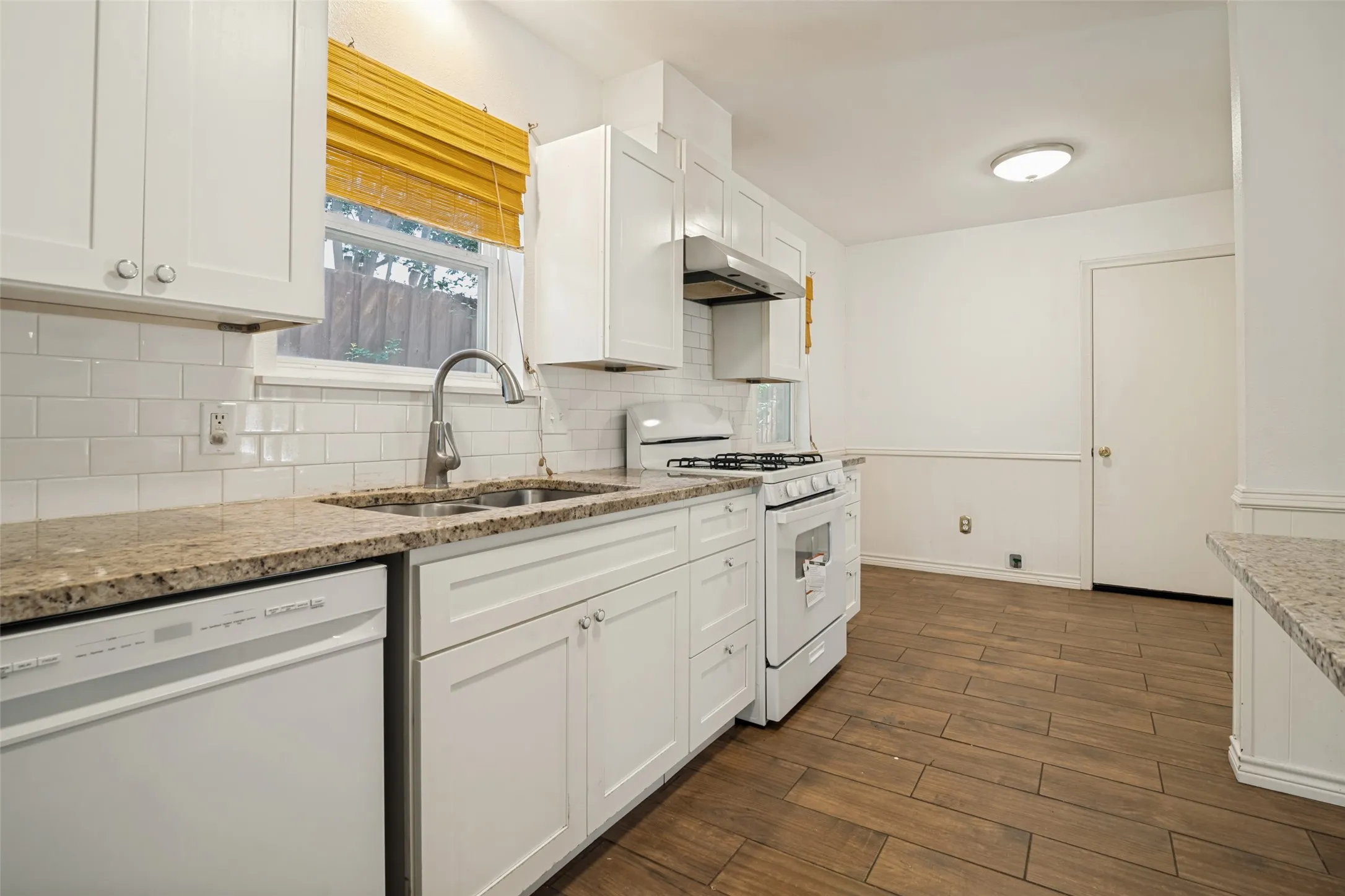 Single Family Residence For Sale in Dallas County , 3506 Ridgedale Drive, Garland, Texas 75041, 3 Bedroom, 2 Bathroom, 2 Garage spaces, 1,582 Sqft, built in 1960, mls#21340516, Real Estate Agent in Garland, Homes For Sale in Dallas county, Homes For Sale in Garland, Realtor in Garland Texas, Real Estate Brokerage Independent Realty Texas, Luminita Cordes Realtor