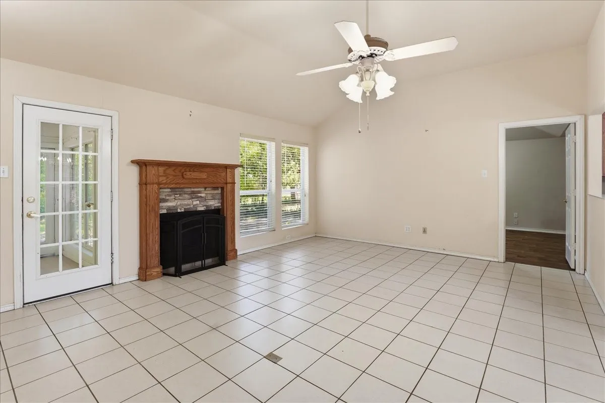 Single Family Residence For Sale in Wood County , 161 County Road 2232, Mineola, Texas 75773, 3 Bedroom, 2 Bathroom, 2 Garage spaces, 1,457 Sqft, built in 2005, mls#21340650, Real Estate Agent in Mineola, Homes For Sale in Wood county, Homes For Sale in Mineola, Realtor in Mineola Texas, Real Estate Brokerage Independent Realty Texas, Luminita Cordes Realtor
