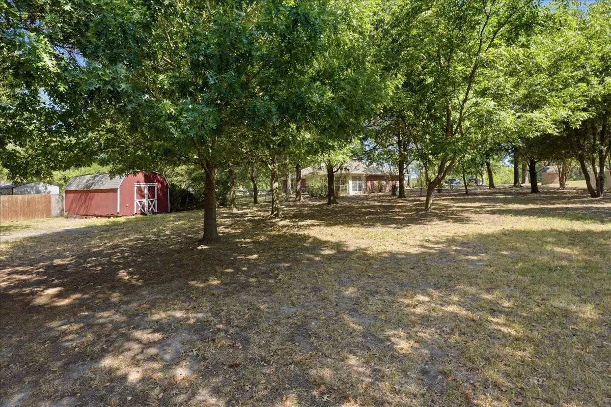 Single Family Residence For Sale in Wood County , 161 County Road 2232, Mineola, Texas 75773, 3 Bedroom, 2 Bathroom, 2 Garage spaces, 1,457 Sqft, built in 2005, mls#21340650, Real Estate Agent in Mineola, Homes For Sale in Wood county, Homes For Sale in Mineola, Realtor in Mineola Texas, Real Estate Brokerage Independent Realty Texas, Luminita Cordes Realtor