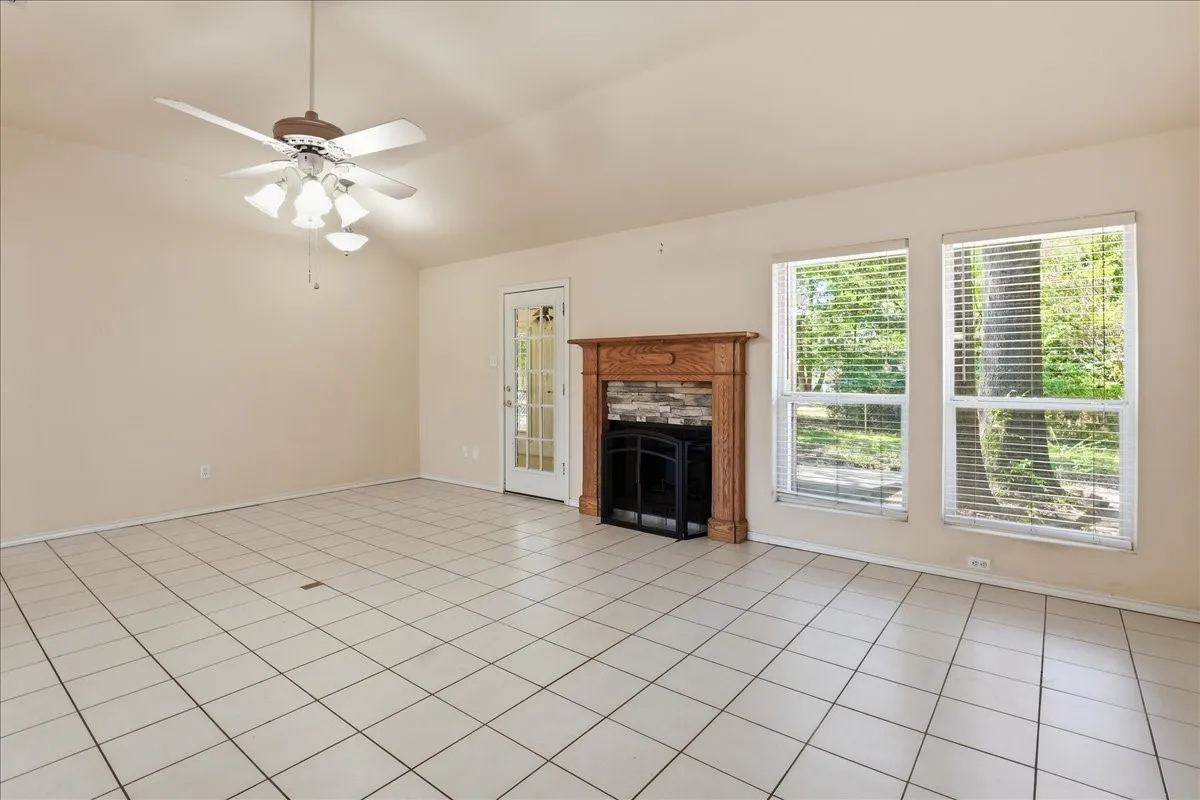 Single Family Residence For Sale in Wood County , 161 County Road 2232, Mineola, Texas 75773, 3 Bedroom, 2 Bathroom, 2 Garage spaces, 1,457 Sqft, built in 2005, mls#21340650, Real Estate Agent in Mineola, Homes For Sale in Wood county, Homes For Sale in Mineola, Realtor in Mineola Texas, Real Estate Brokerage Independent Realty Texas, Luminita Cordes Realtor
