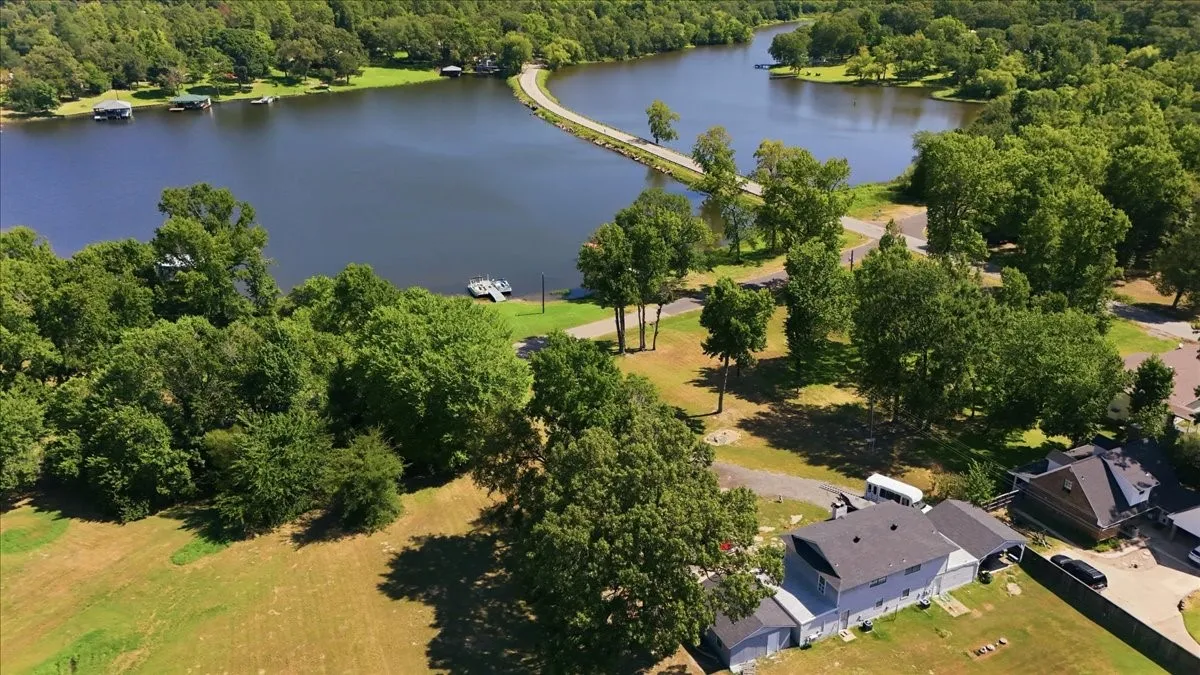Single Family Residence For Sale in Wood County , 161 County Road 2232, Mineola, Texas 75773, 3 Bedroom, 2 Bathroom, 2 Garage spaces, 1,457 Sqft, built in 2005, mls#21340650, Real Estate Agent in Mineola, Homes For Sale in Wood county, Homes For Sale in Mineola, Realtor in Mineola Texas, Real Estate Brokerage Independent Realty Texas, Luminita Cordes Realtor