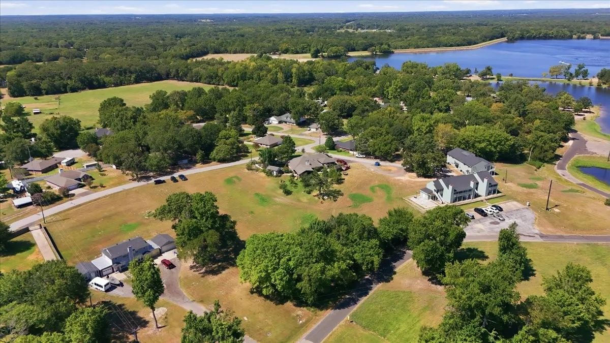 Single Family Residence For Sale in Wood County , 161 County Road 2232, Mineola, Texas 75773, 3 Bedroom, 2 Bathroom, 2 Garage spaces, 1,457 Sqft, built in 2005, mls#21340650, Real Estate Agent in Mineola, Homes For Sale in Wood county, Homes For Sale in Mineola, Realtor in Mineola Texas, Real Estate Brokerage Independent Realty Texas, Luminita Cordes Realtor