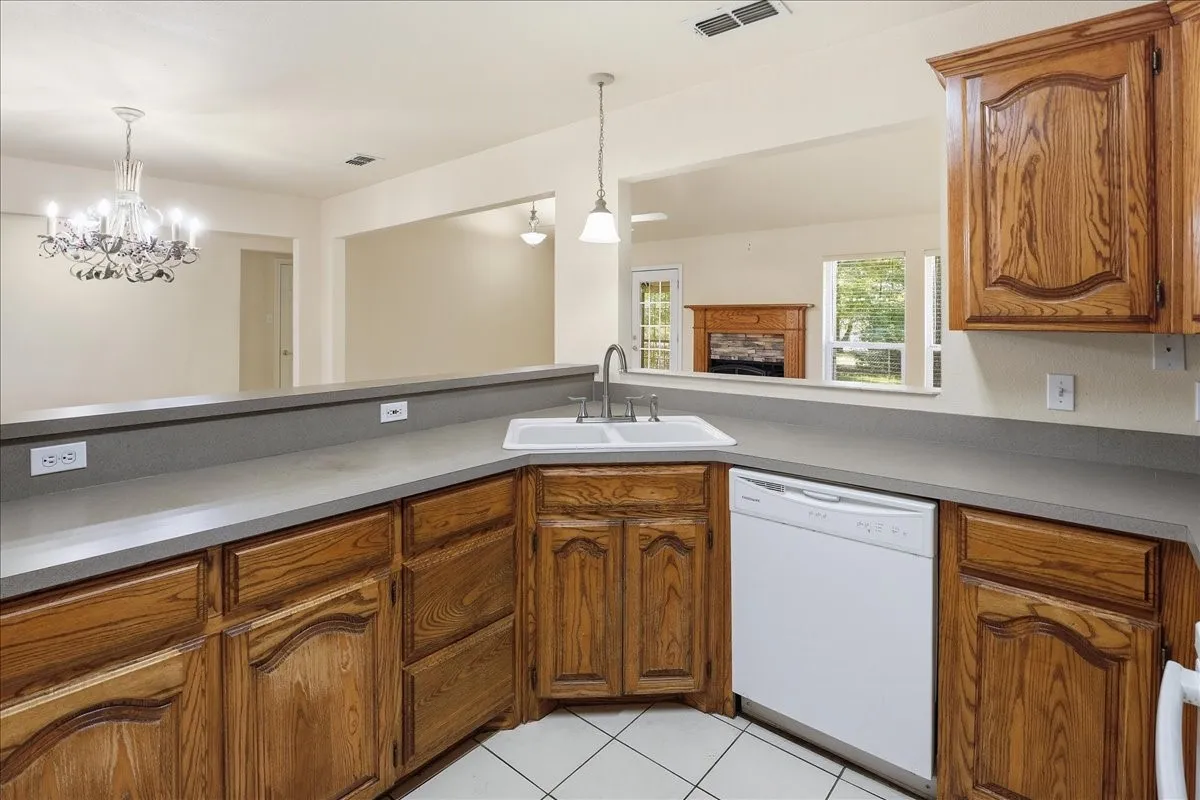 Single Family Residence For Sale in Wood County , 161 County Road 2232, Mineola, Texas 75773, 3 Bedroom, 2 Bathroom, 2 Garage spaces, 1,457 Sqft, built in 2005, mls#21340650, Real Estate Agent in Mineola, Homes For Sale in Wood county, Homes For Sale in Mineola, Realtor in Mineola Texas, Real Estate Brokerage Independent Realty Texas, Luminita Cordes Realtor