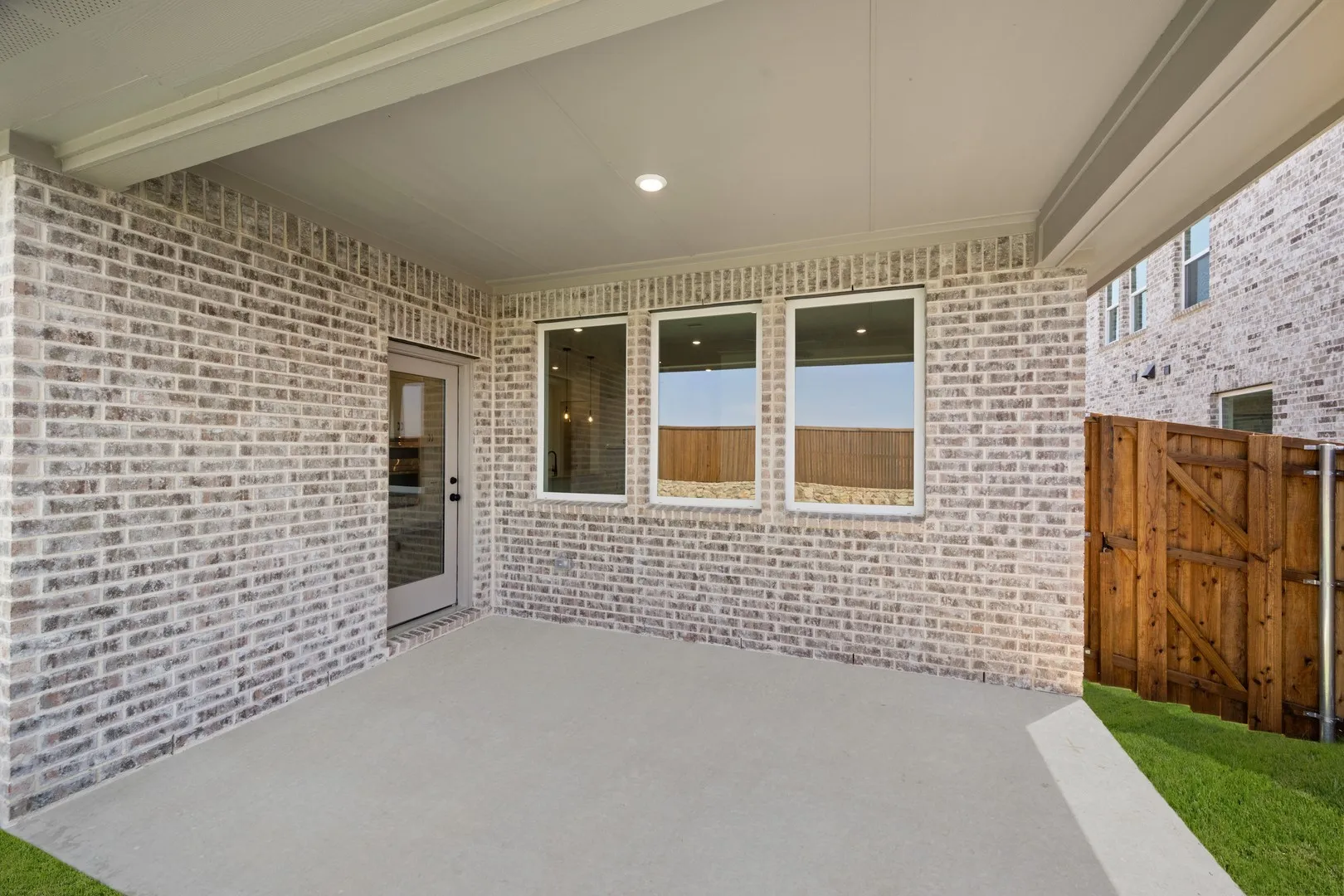 653 Tyronza- Back-3