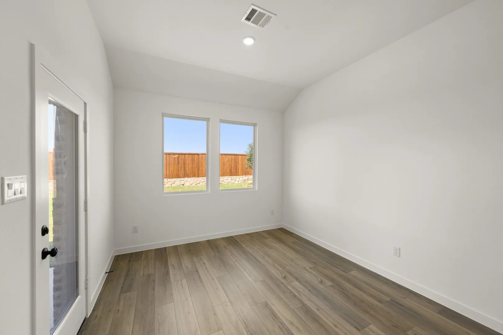653 Tyronza- Dining-1