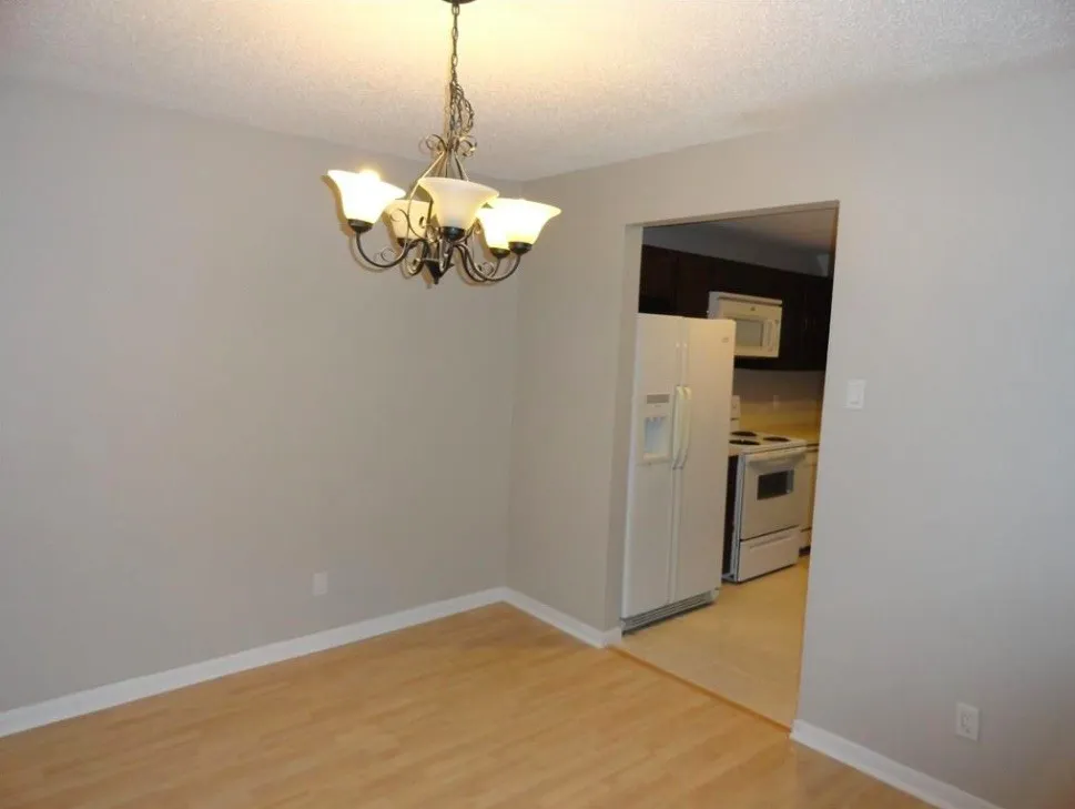 Townhouse For Rent in Dallas County , 2717 Meadowstone Court, Carrollton, Texas 75006, 4 Bedroom, 2 Bathroom, 2 Garage spaces, 1,738 Sqft, built in 1974, mls#21340328, Real Estate Agent in Carrollton, Homes For Rent in Dallas county, Homes For Rent in Carrollton, Realtor in Carrollton Texas, Real Estate Brokerage Independent Realty Texas, Luminita Cordes Realtor