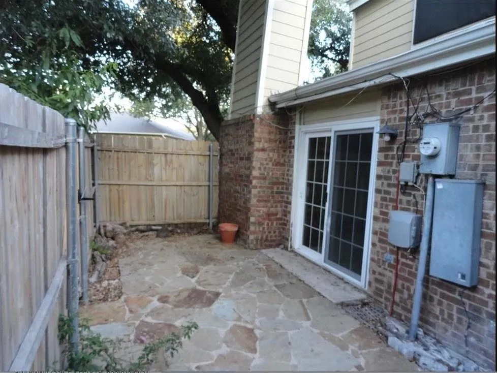 Townhouse For Rent in Dallas County , 2717 Meadowstone Court, Carrollton, Texas 75006, 4 Bedroom, 2 Bathroom, 2 Garage spaces, 1,738 Sqft, built in 1974, mls#21340328, Real Estate Agent in Carrollton, Homes For Rent in Dallas county, Homes For Rent in Carrollton, Realtor in Carrollton Texas, Real Estate Brokerage Independent Realty Texas, Luminita Cordes Realtor