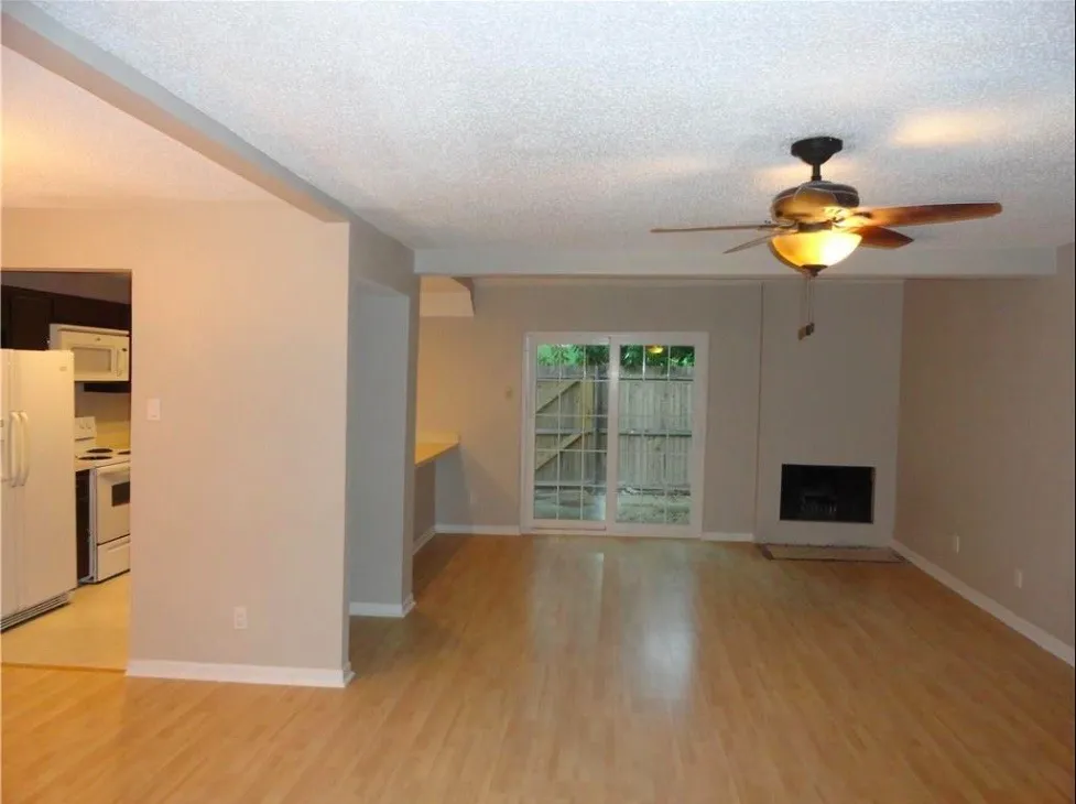 Townhouse For Rent in Dallas County , 2717 Meadowstone Court, Carrollton, Texas 75006, 4 Bedroom, 2 Bathroom, 2 Garage spaces, 1,738 Sqft, built in 1974, mls#21340328, Real Estate Agent in Carrollton, Homes For Rent in Dallas county, Homes For Rent in Carrollton, Realtor in Carrollton Texas, Real Estate Brokerage Independent Realty Texas, Luminita Cordes Realtor