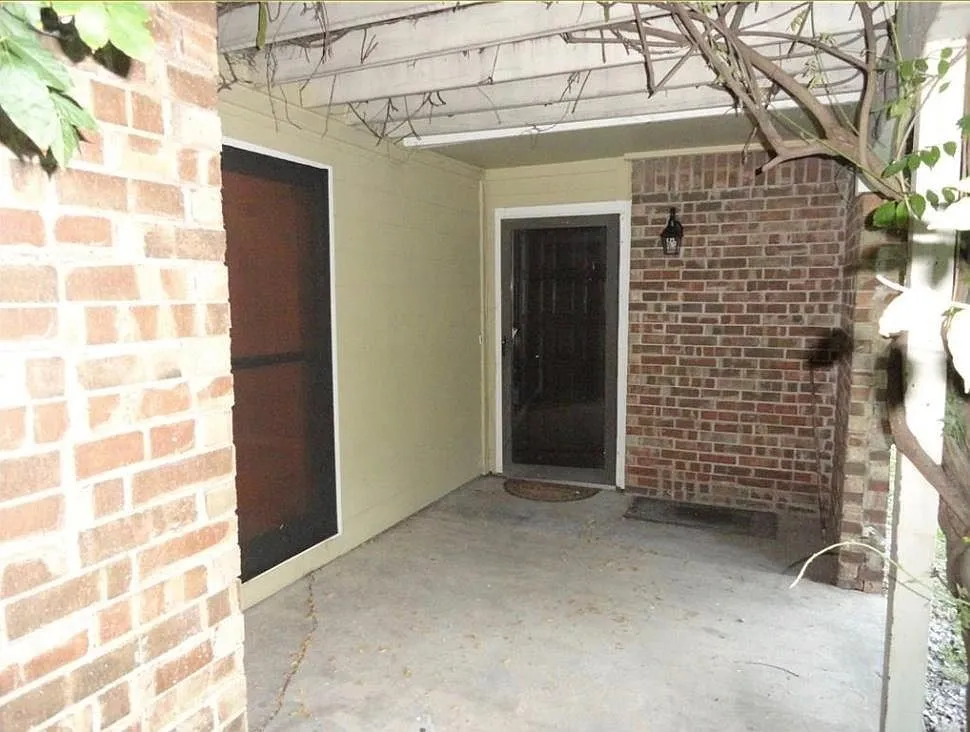 Townhouse For Rent in Dallas County , 2717 Meadowstone Court, Carrollton, Texas 75006, 4 Bedroom, 2 Bathroom, 2 Garage spaces, 1,738 Sqft, built in 1974, mls#21340328, Real Estate Agent in Carrollton, Homes For Rent in Dallas county, Homes For Rent in Carrollton, Realtor in Carrollton Texas, Real Estate Brokerage Independent Realty Texas, Luminita Cordes Realtor