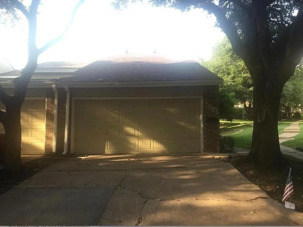 Townhouse For Rent in Dallas County , 2717 Meadowstone Court, Carrollton, Texas 75006, 4 Bedroom, 2 Bathroom, 2 Garage spaces, 1,738 Sqft, built in 1974, mls#21340328, Real Estate Agent in Carrollton, Homes For Rent in Dallas county, Homes For Rent in Carrollton, Realtor in Carrollton Texas, Real Estate Brokerage Independent Realty Texas, Luminita Cordes Realtor
