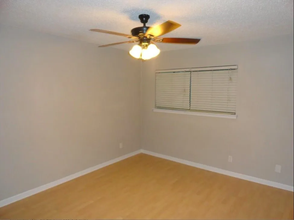 Townhouse For Rent in Dallas County , 2717 Meadowstone Court, Carrollton, Texas 75006, 4 Bedroom, 2 Bathroom, 2 Garage spaces, 1,738 Sqft, built in 1974, mls#21340328, Real Estate Agent in Carrollton, Homes For Rent in Dallas county, Homes For Rent in Carrollton, Realtor in Carrollton Texas, Real Estate Brokerage Independent Realty Texas, Luminita Cordes Realtor