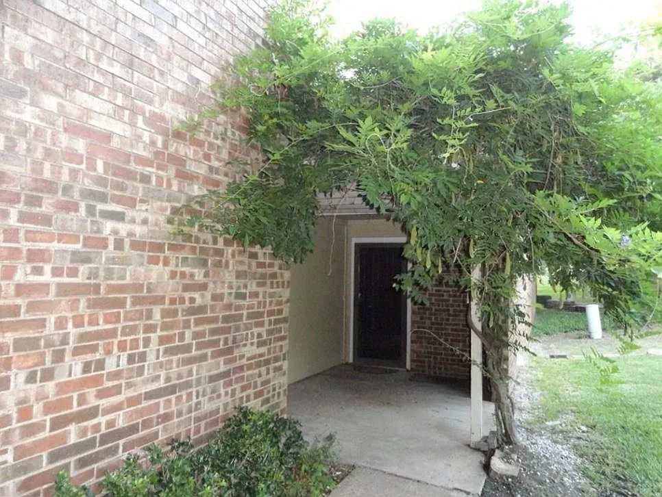 Townhouse For Rent in Dallas County , 2717 Meadowstone Court, Carrollton, Texas 75006, 4 Bedroom, 2 Bathroom, 2 Garage spaces, 1,738 Sqft, built in 1974, mls#21340328, Real Estate Agent in Carrollton, Homes For Rent in Dallas county, Homes For Rent in Carrollton, Realtor in Carrollton Texas, Real Estate Brokerage Independent Realty Texas, Luminita Cordes Realtor