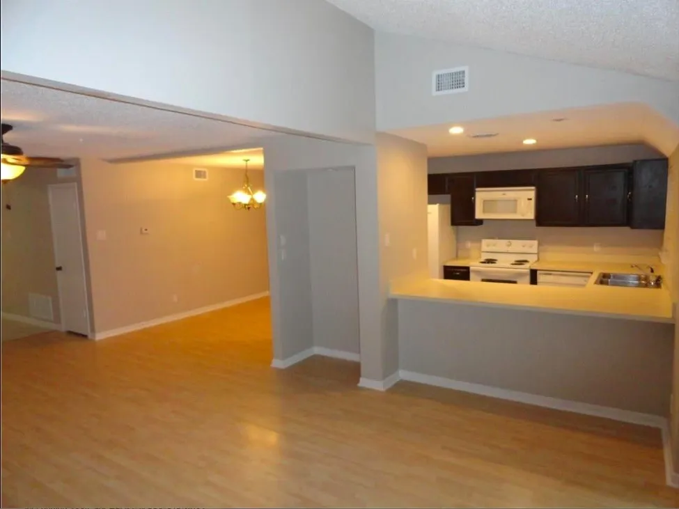 Townhouse For Rent in Dallas County , 2717 Meadowstone Court, Carrollton, Texas 75006, 4 Bedroom, 2 Bathroom, 2 Garage spaces, 1,738 Sqft, built in 1974, mls#21340328, Real Estate Agent in Carrollton, Homes For Rent in Dallas county, Homes For Rent in Carrollton, Realtor in Carrollton Texas, Real Estate Brokerage Independent Realty Texas, Luminita Cordes Realtor