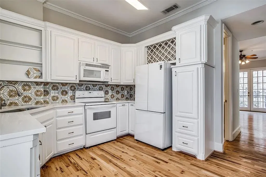 Townhouse For Rent in Dallas County , 5720 La Vista Drive, Dallas, Texas 75206, 3 Bedroom, 4 Bathroom, 2 Garage spaces, 1,849 Sqft, built in 1999, mls#21340753, Real Estate Agent in Dallas, Homes For Rent in Dallas county, Homes For Rent in Dallas, Realtor in Dallas Texas, Real Estate Brokerage Independent Realty Texas, Luminita Cordes Realtor