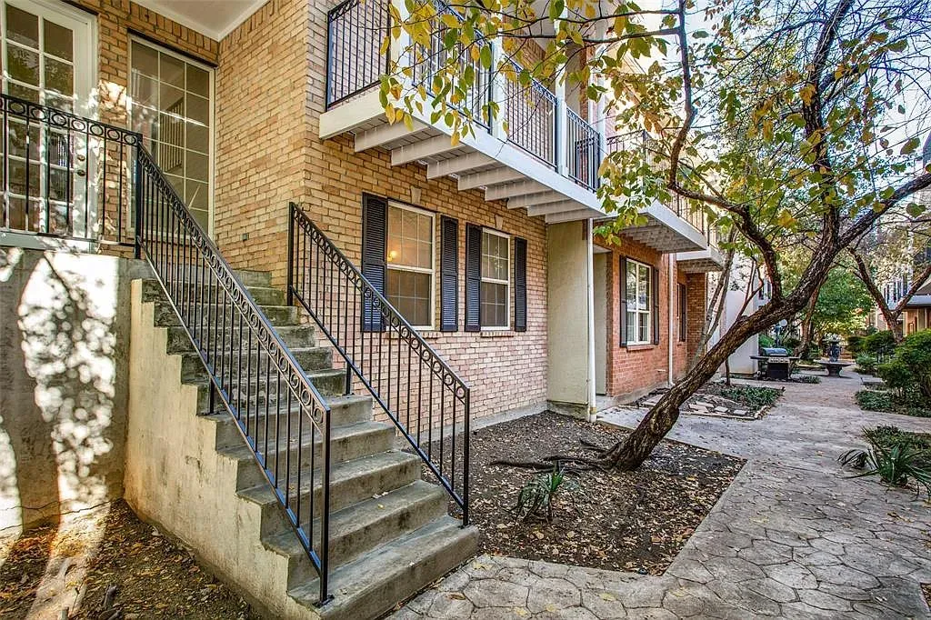 Townhouse For Rent in Dallas County , 5720 La Vista Drive, Dallas, Texas 75206, 3 Bedroom, 4 Bathroom, 2 Garage spaces, 1,849 Sqft, built in 1999, mls#21340753, Real Estate Agent in Dallas, Homes For Rent in Dallas county, Homes For Rent in Dallas, Realtor in Dallas Texas, Real Estate Brokerage Independent Realty Texas, Luminita Cordes Realtor