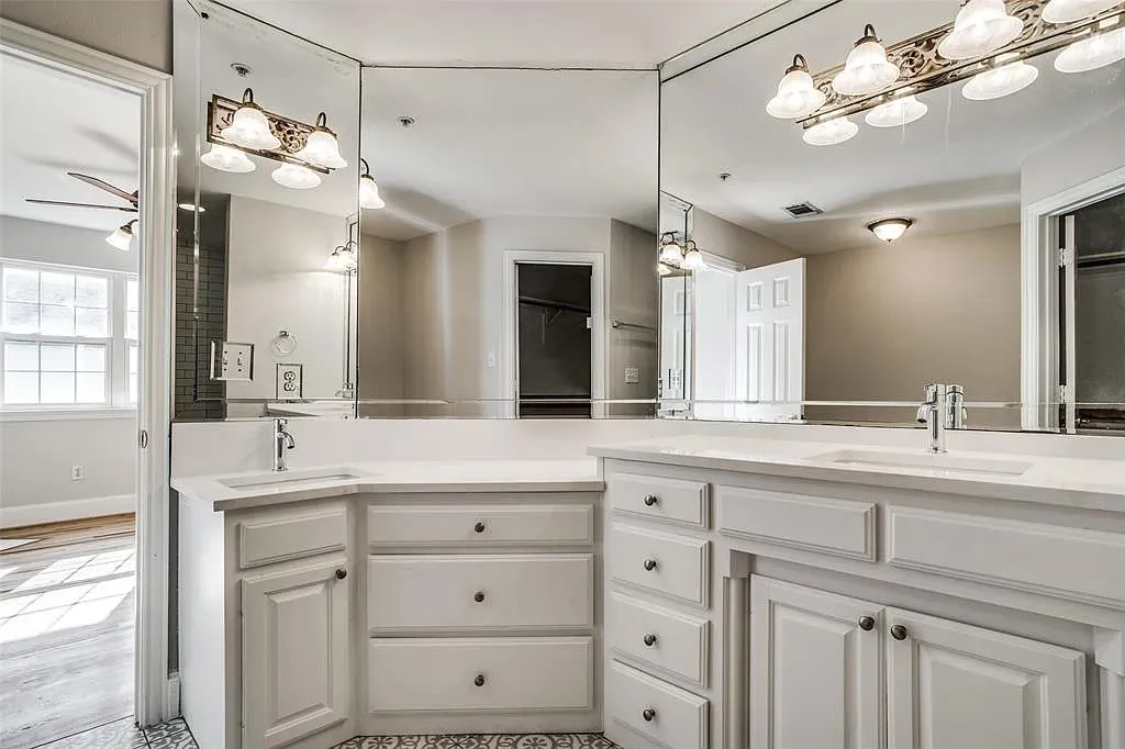 Townhouse For Rent in Dallas County , 5720 La Vista Drive, Dallas, Texas 75206, 3 Bedroom, 4 Bathroom, 2 Garage spaces, 1,849 Sqft, built in 1999, mls#21340753, Real Estate Agent in Dallas, Homes For Rent in Dallas county, Homes For Rent in Dallas, Realtor in Dallas Texas, Real Estate Brokerage Independent Realty Texas, Luminita Cordes Realtor